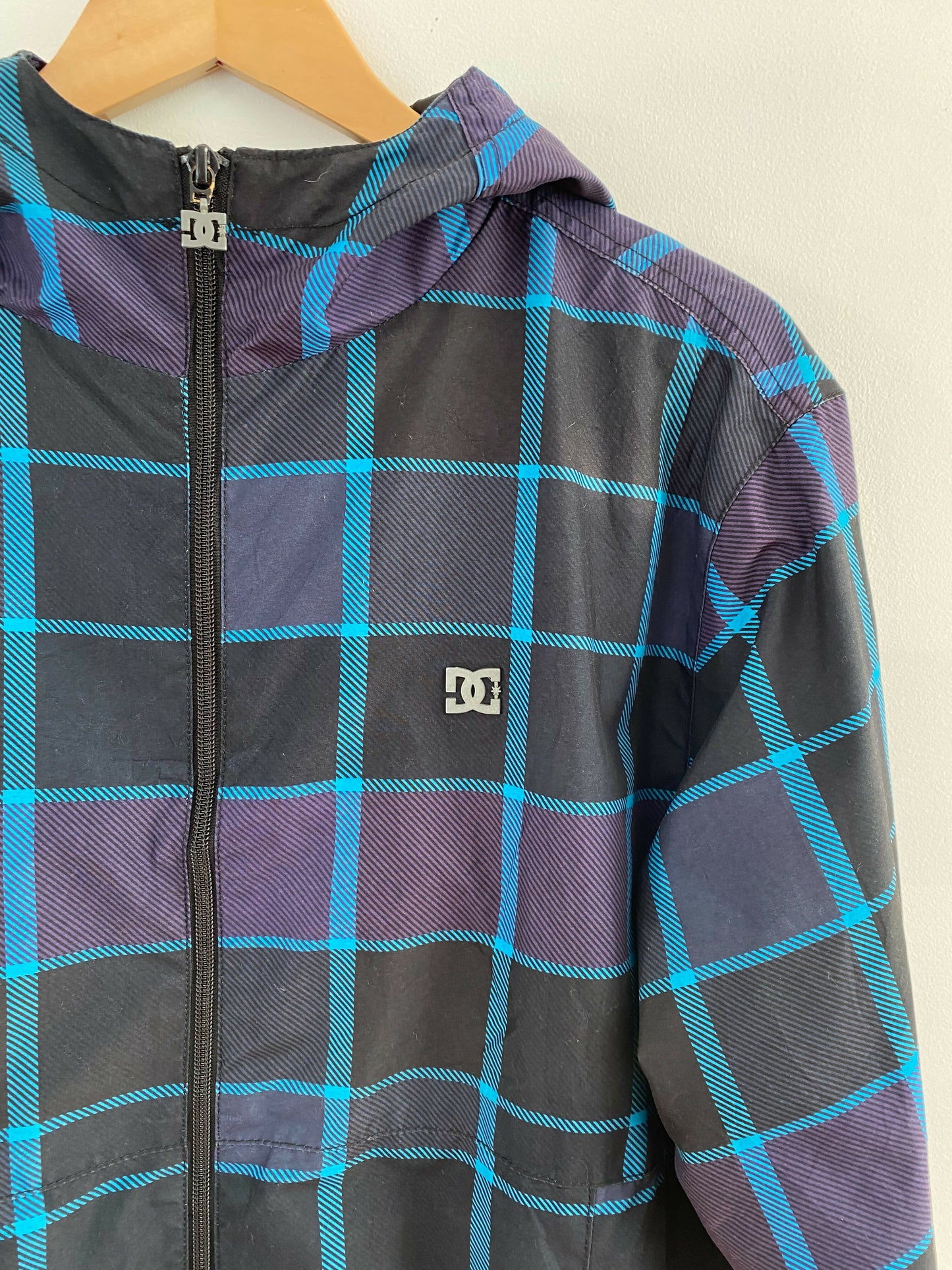 Men's DC Size Medium Printed Black and Blue Check Jacket