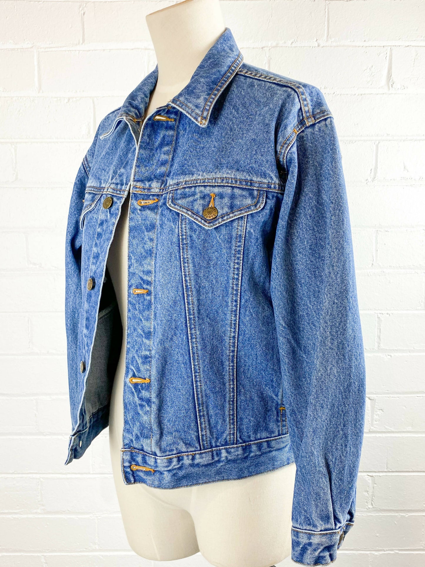 Warner Bros Size L Looney Tunes Embroidered Denim Jacket