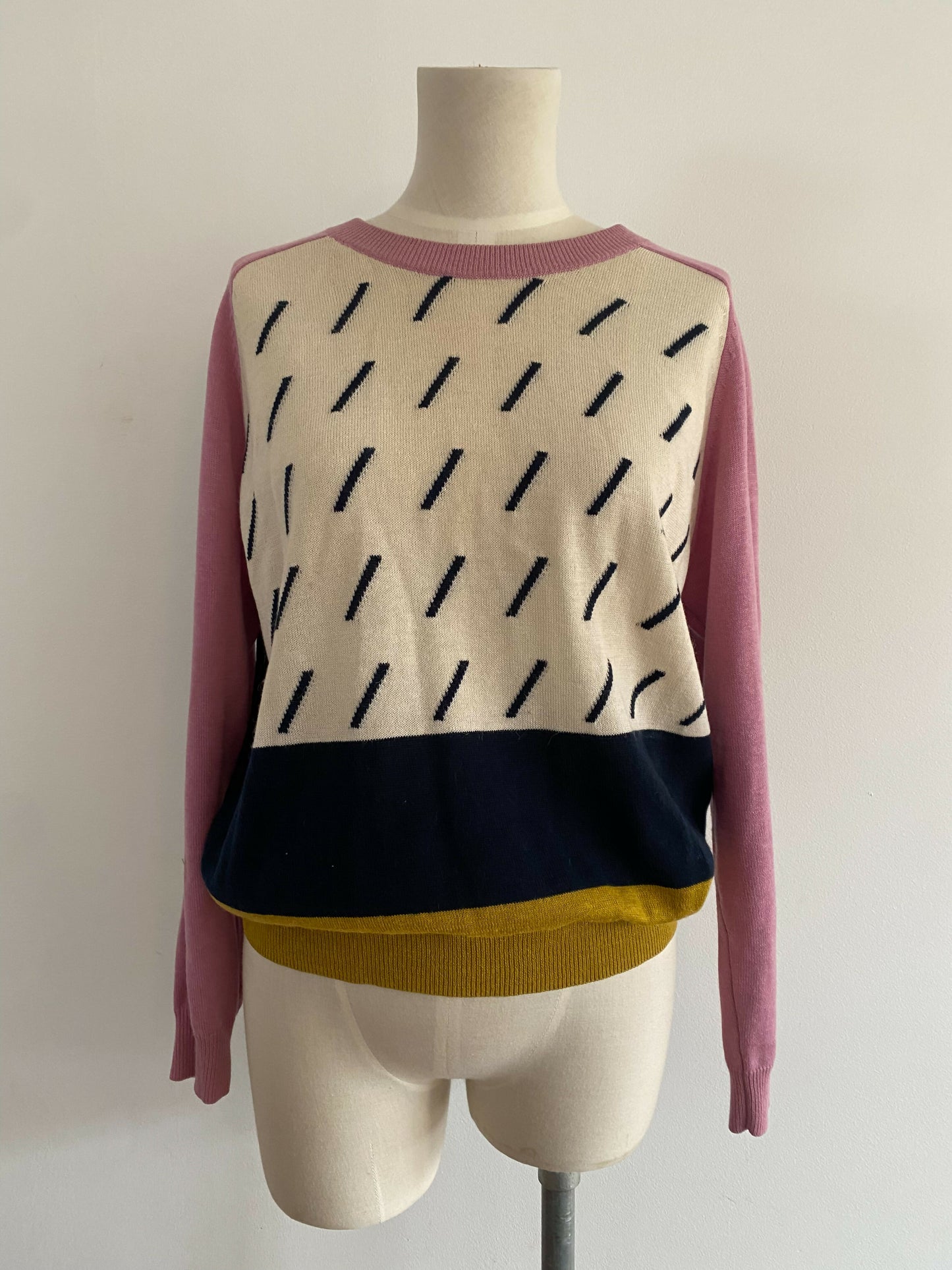 Women's Gorman Size 8 Oatmeal and Navy Sweater