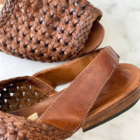 Footrest by Clarke's Size 9 Vintage Woven Leather Sandals