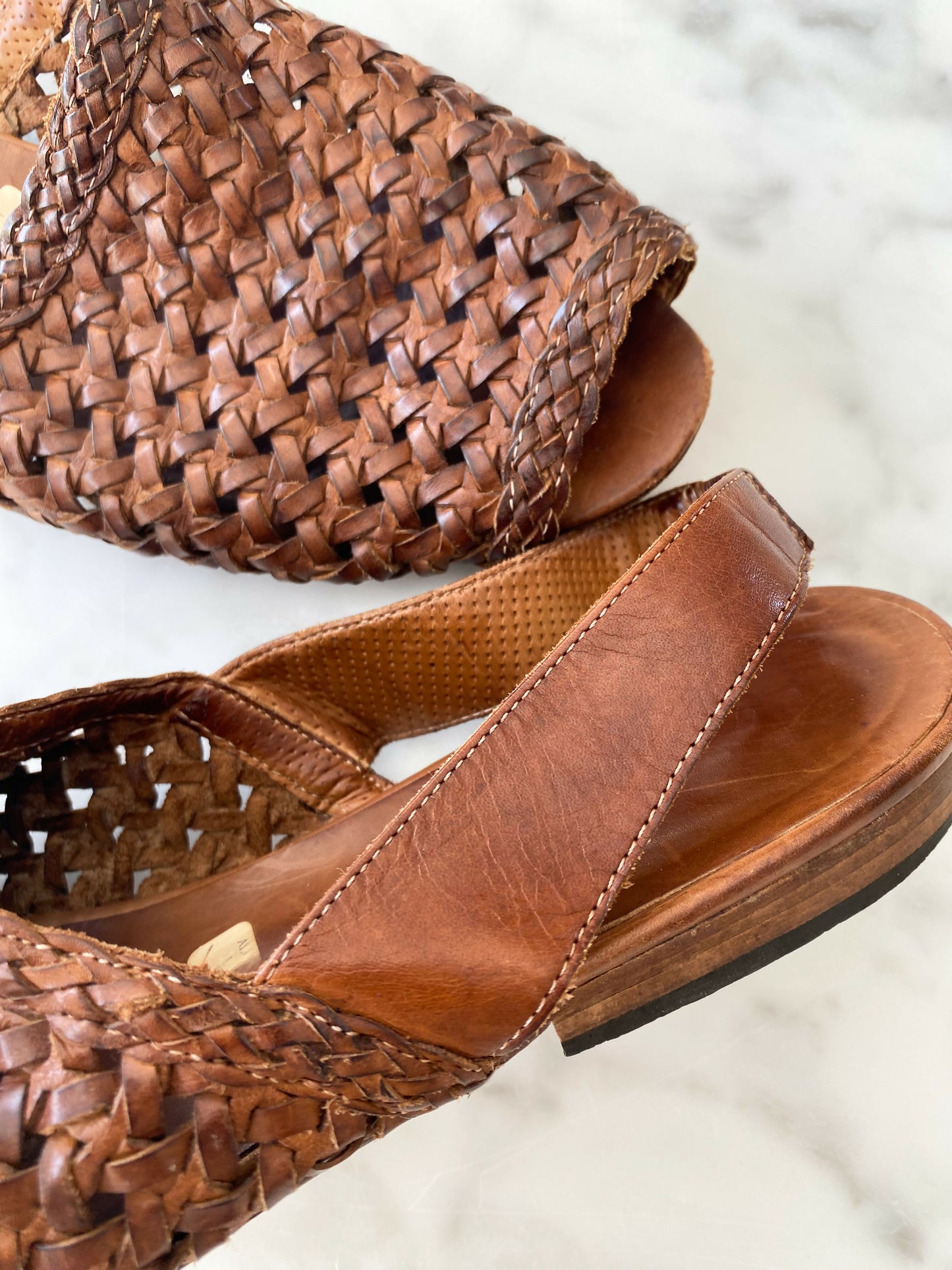 Footrest by Clarke's Size 9 Vintage Woven Leather Sandals