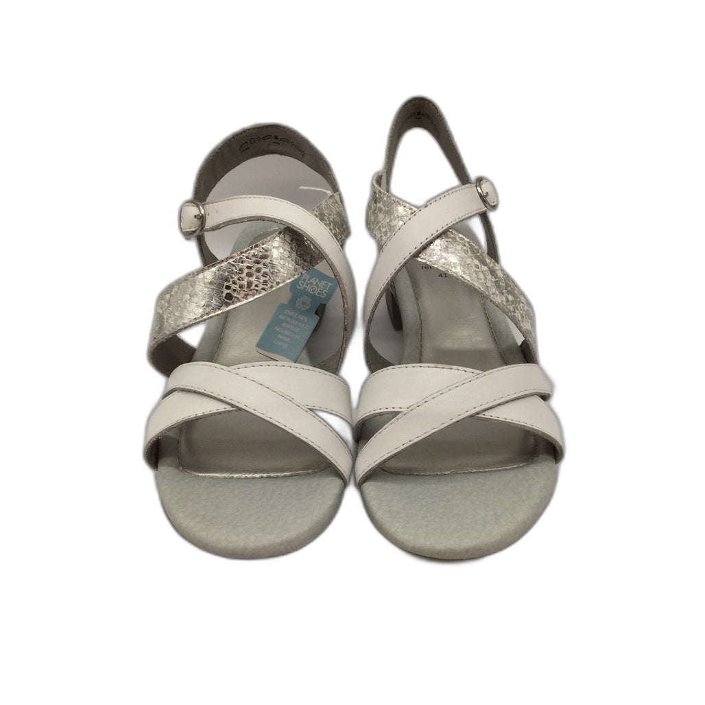 Planet Shoes Filly White & Silver Buckle Up Leather Sandals Ladies EUR 41 NEW