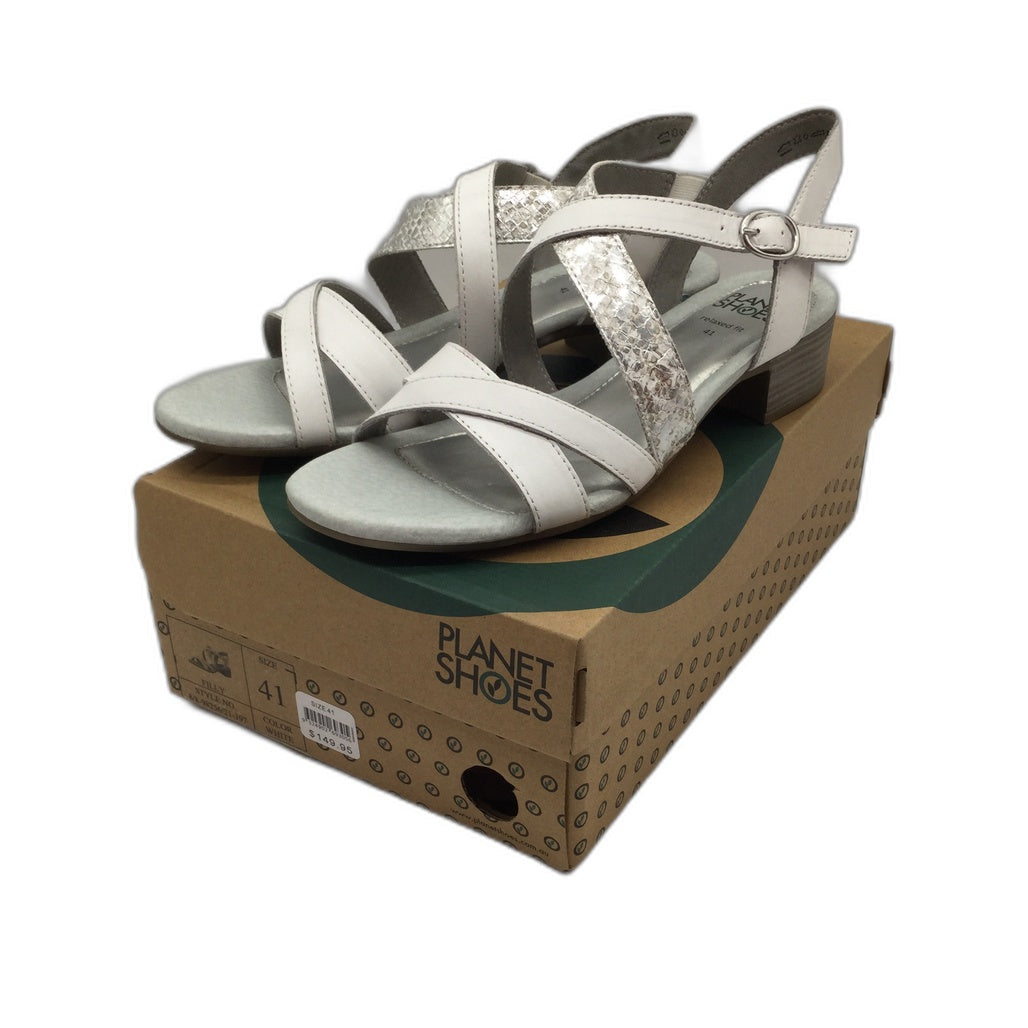 Planet Shoes Filly White & Silver Buckle Up Leather Sandals Ladies EUR 41 NEW