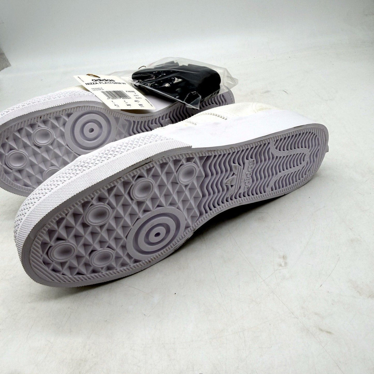 adidas Womens Nizza Platform Canvas White Sneakers - US Size 8.5 DEMO