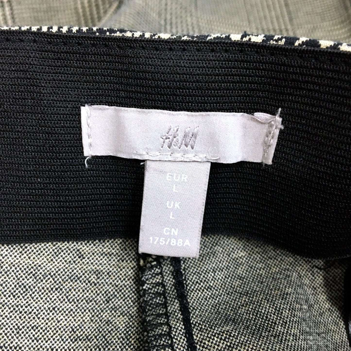 H&M Womens Plaid Trousers Plaid Houndstooth Trousers in Black and Beige, Size 8