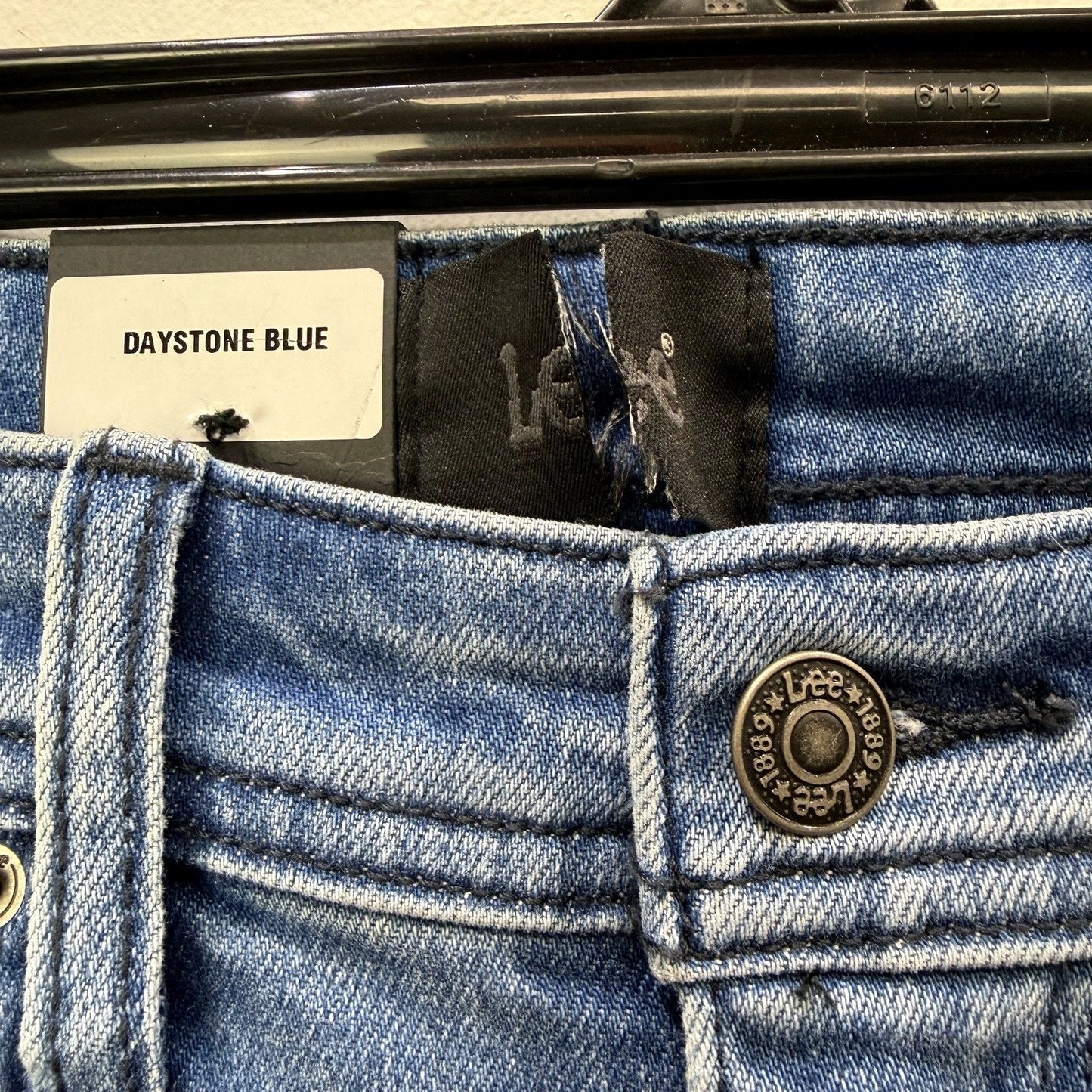 Lee Womens Slim Tapered Fit Daystone Blue Jeans in Size 28 NEW