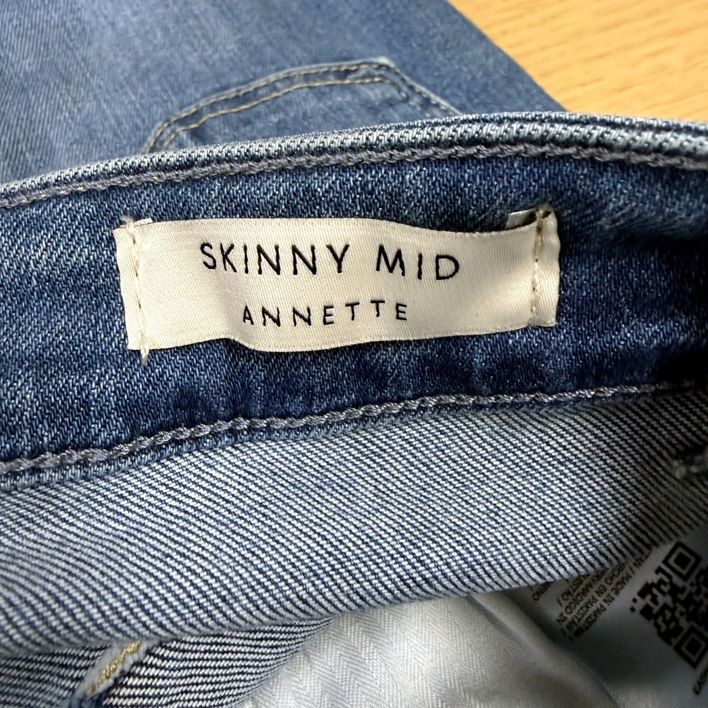 Guess Womens Skinny Mid Rise Dark Blue Denim Jeans Size 26 NEW