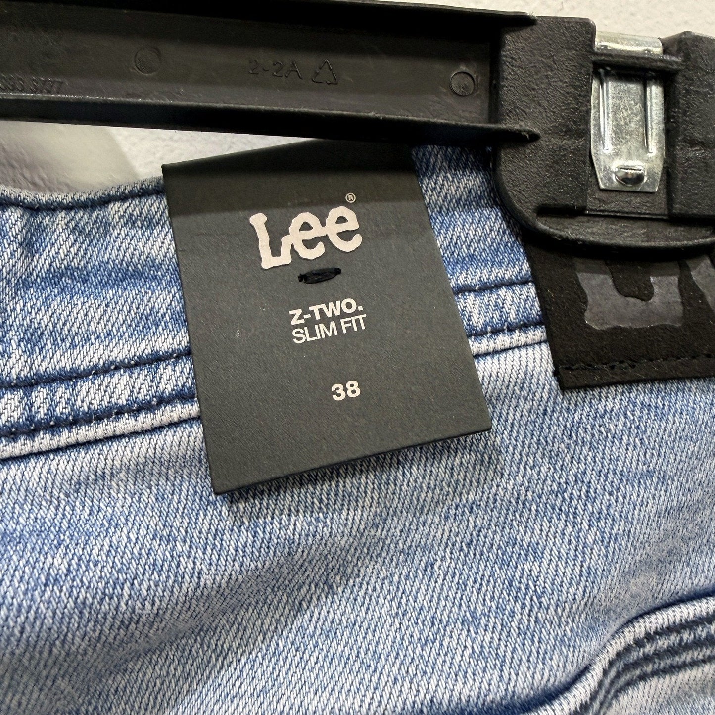 Lee Mens Slim Tapered Fit Daystone Blue Jeans, Size 38 NEW