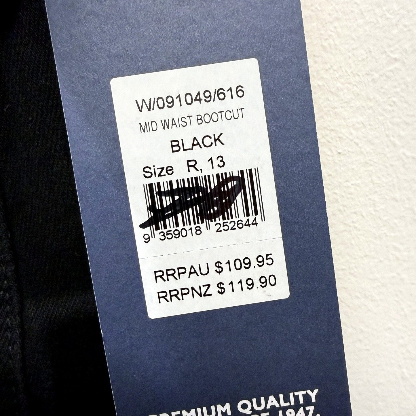 Wrangler Womens Mid Waist Bootcut Jeans in Black, Size R 13 Size R, 13 NEW