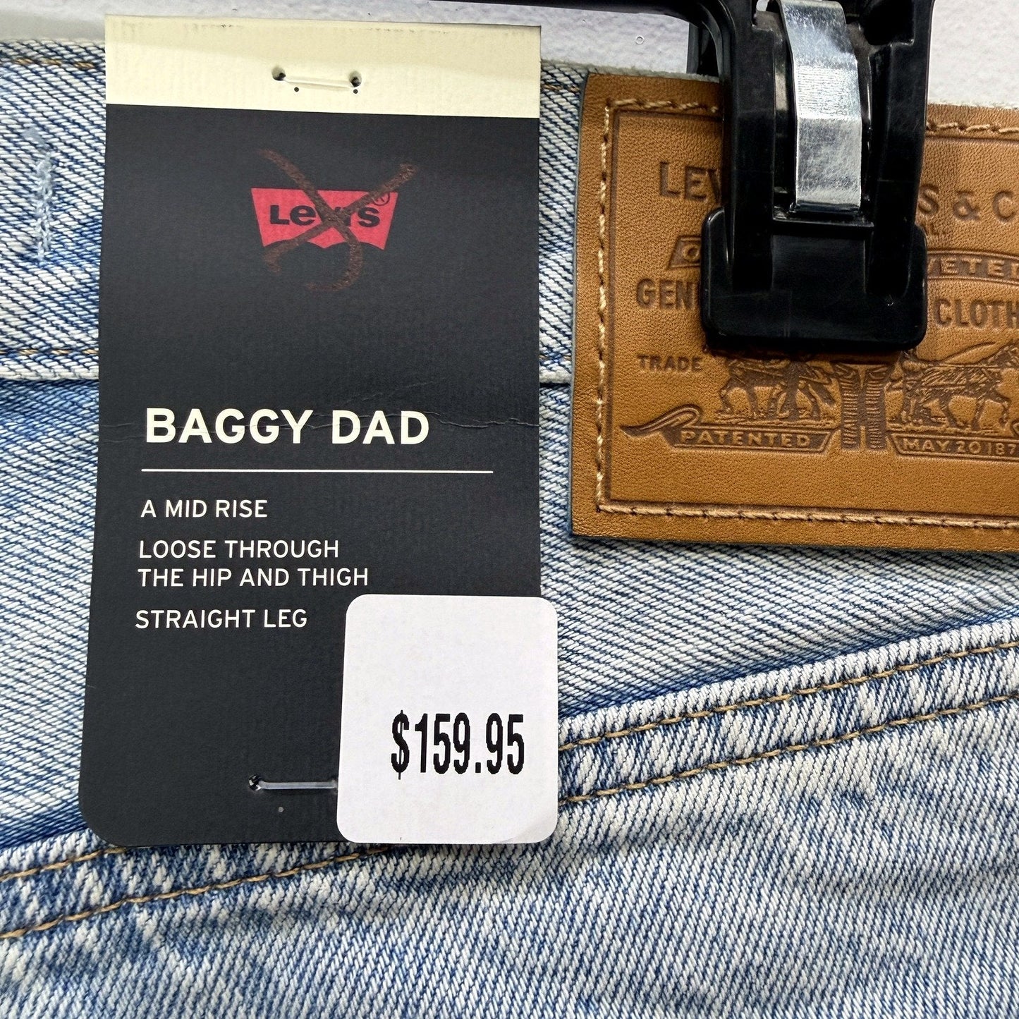Levi's Womens Baggy Dad Jeans Loose Straight Leg Light Blue Size 26 x 32 NEW