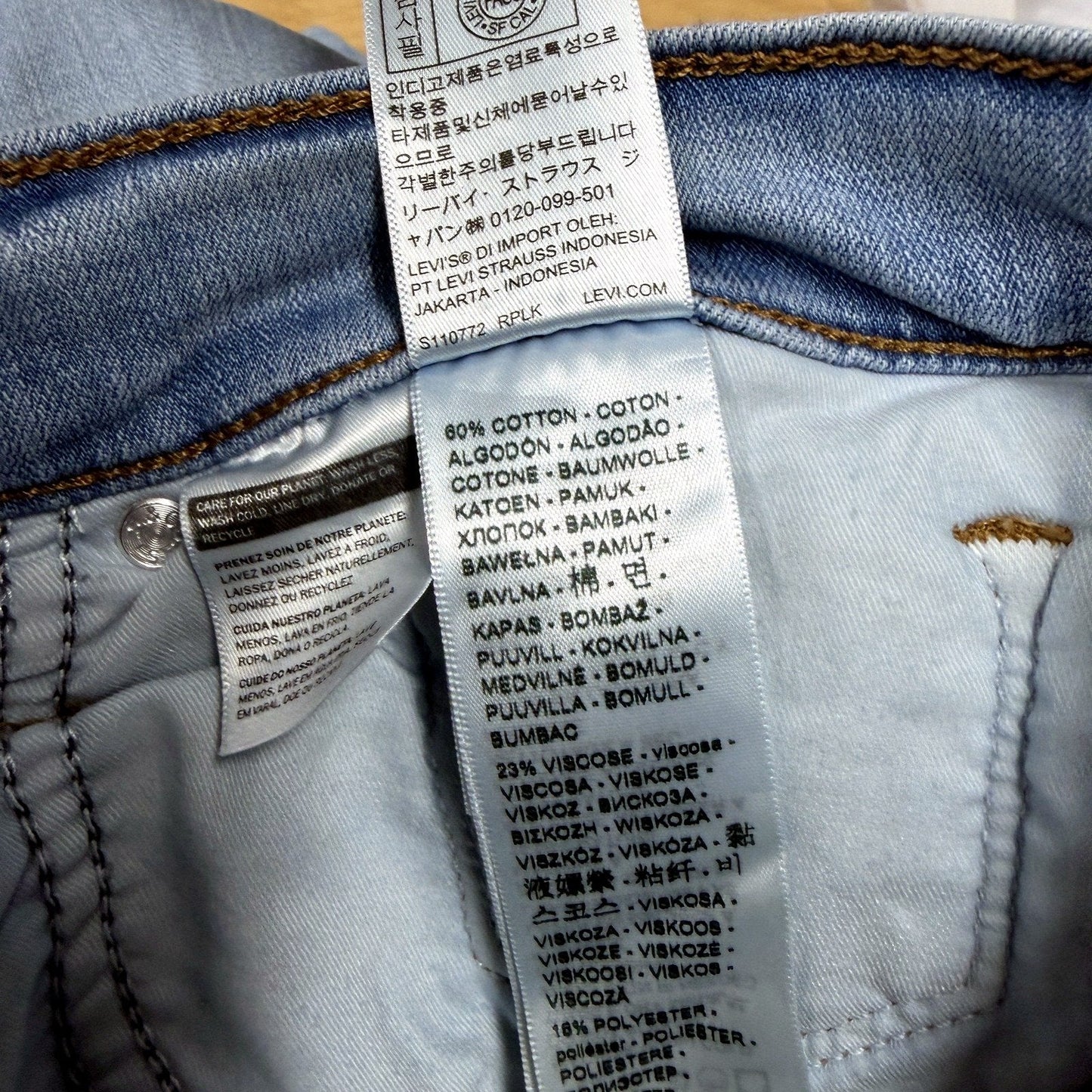 Levi's Womens 314 Shaping Straight Leg Jeans, Medium Blue, Size 29 x 32 NEW