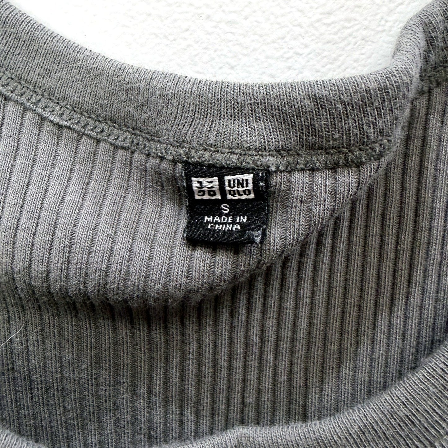 Uniqlo Womens Ribbed Tank Top in Gray, Soft Stretchy Knit, Size Small