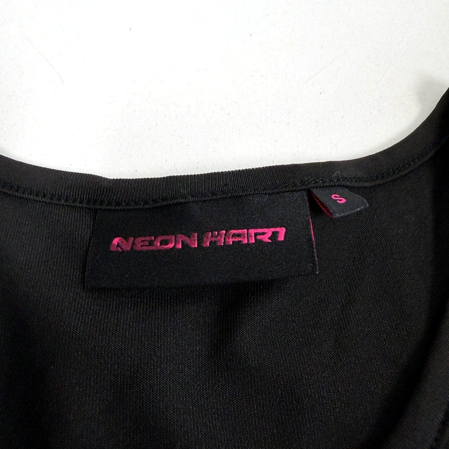 Neon Hart Womens Pullover Tank Top Black Lightweight Workout Gym Size Small NEW