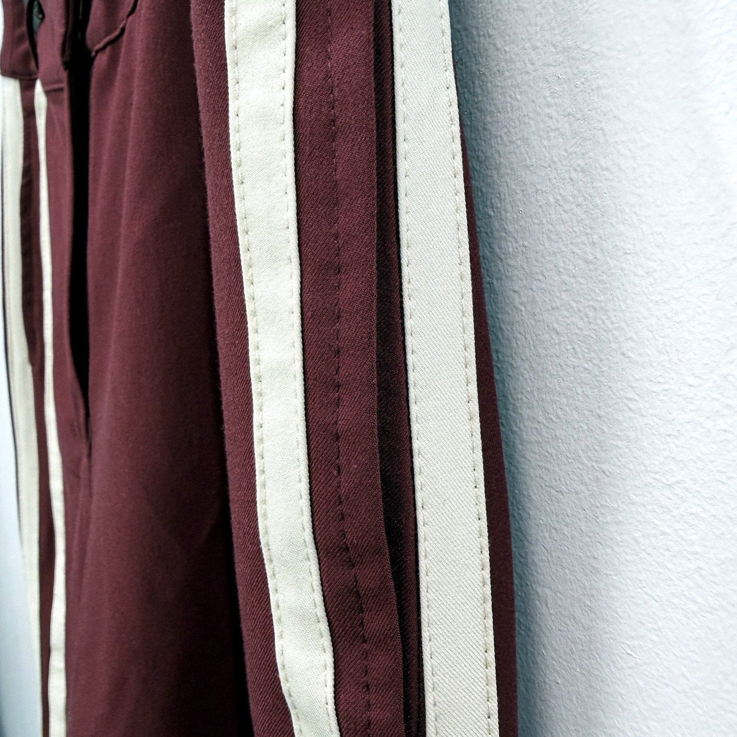 Alice in the eve Womens Leon Stripe Detail Burgundy Suit Pants Size L NEW