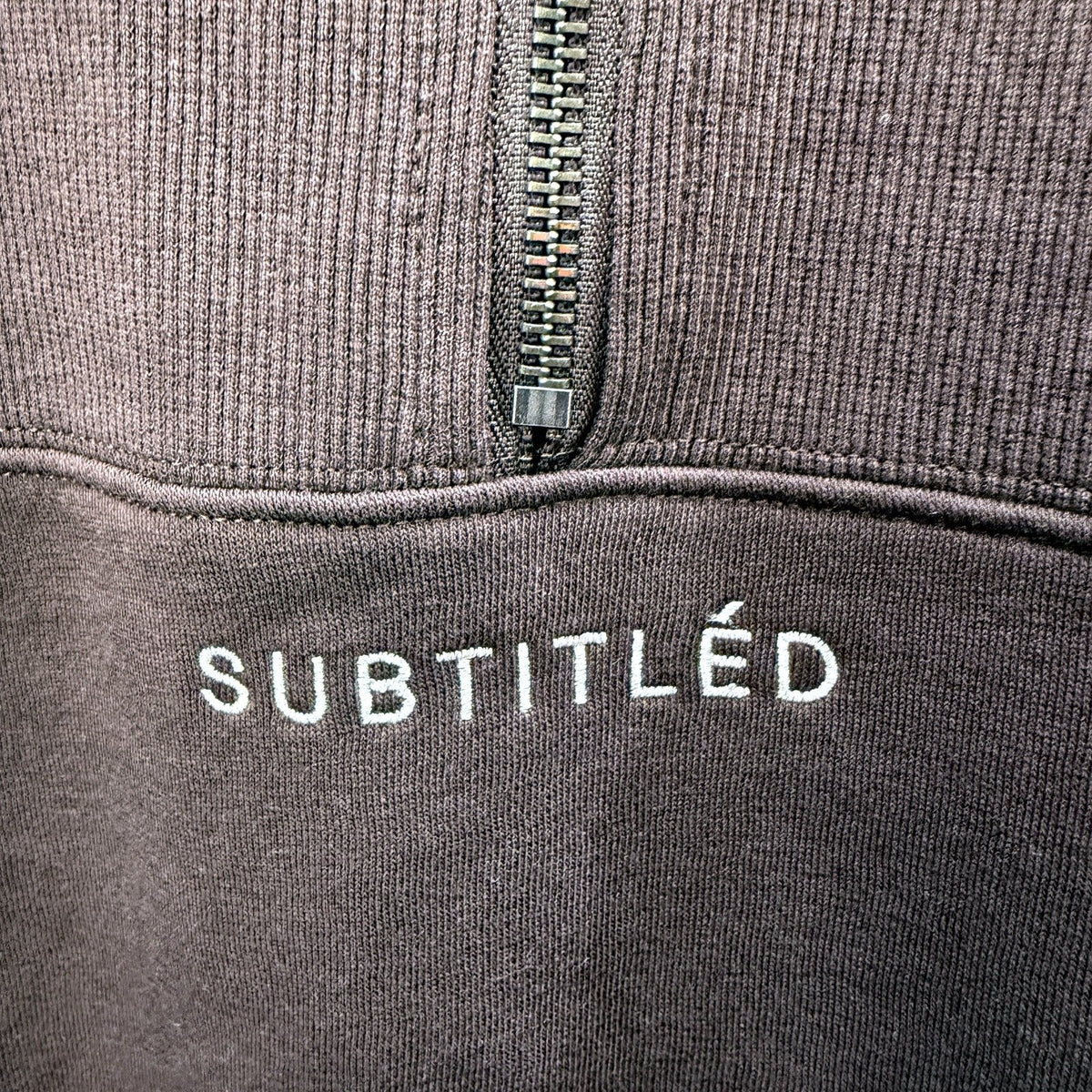 Subtitled Womens Quarter Zip Sweatshirt Brown Lightweight Casual Size XS NEW