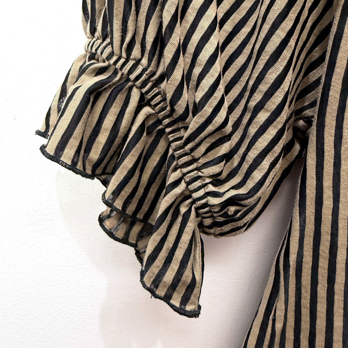 Zara Womens Striped Ruffle Puff Sleeve Blouse in Beige and Black, Size L