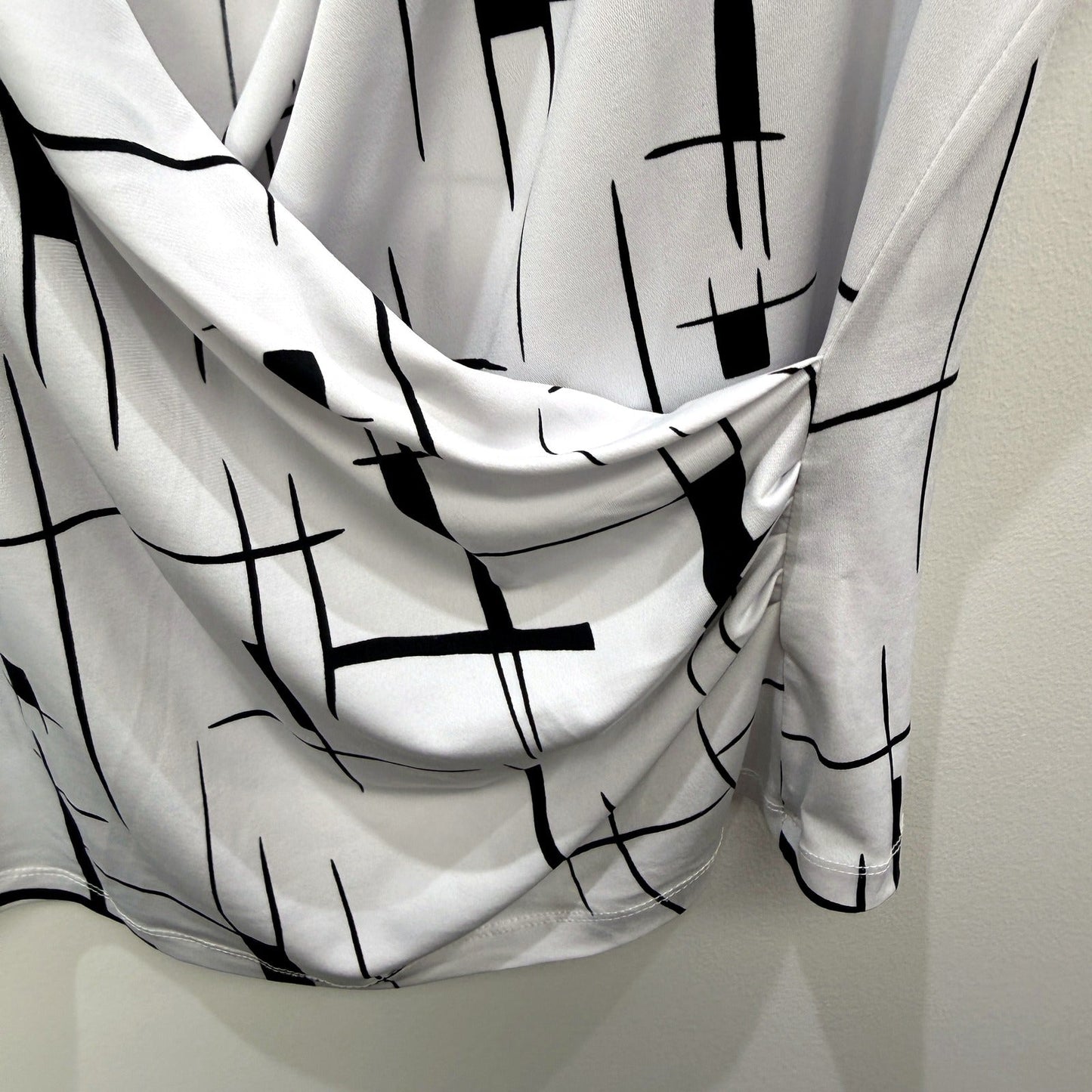 Liz Jordan Womens Loose Cross Layered Blouse White with Black Geometric Print