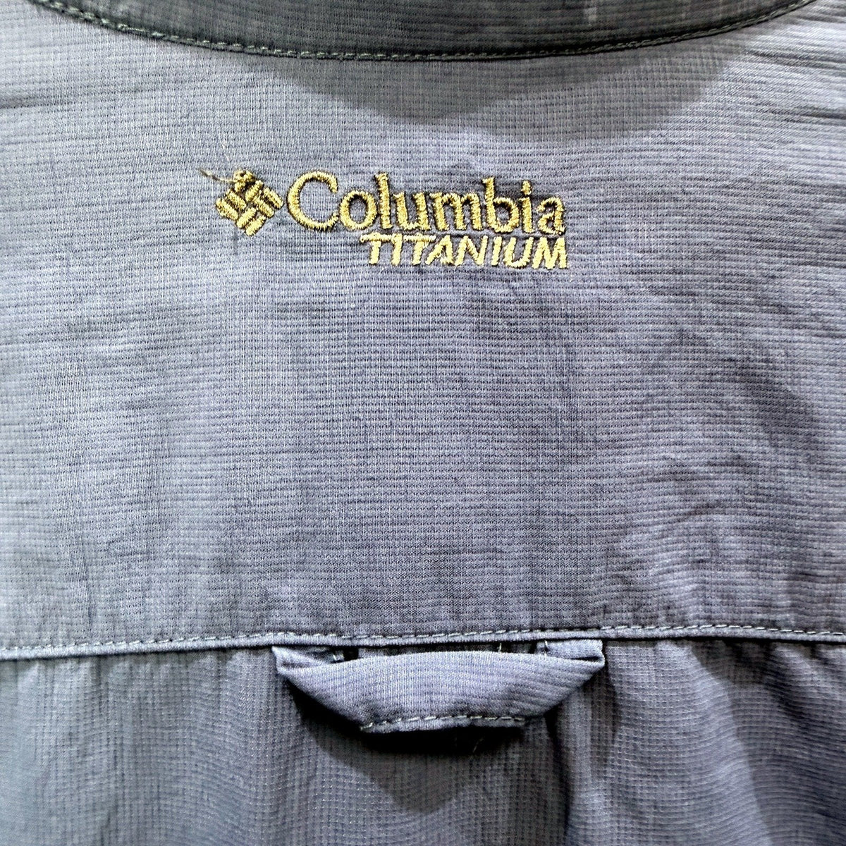 Columbia Mens Titanium Waterproof Insulated Shacket in Navy Blue Size M