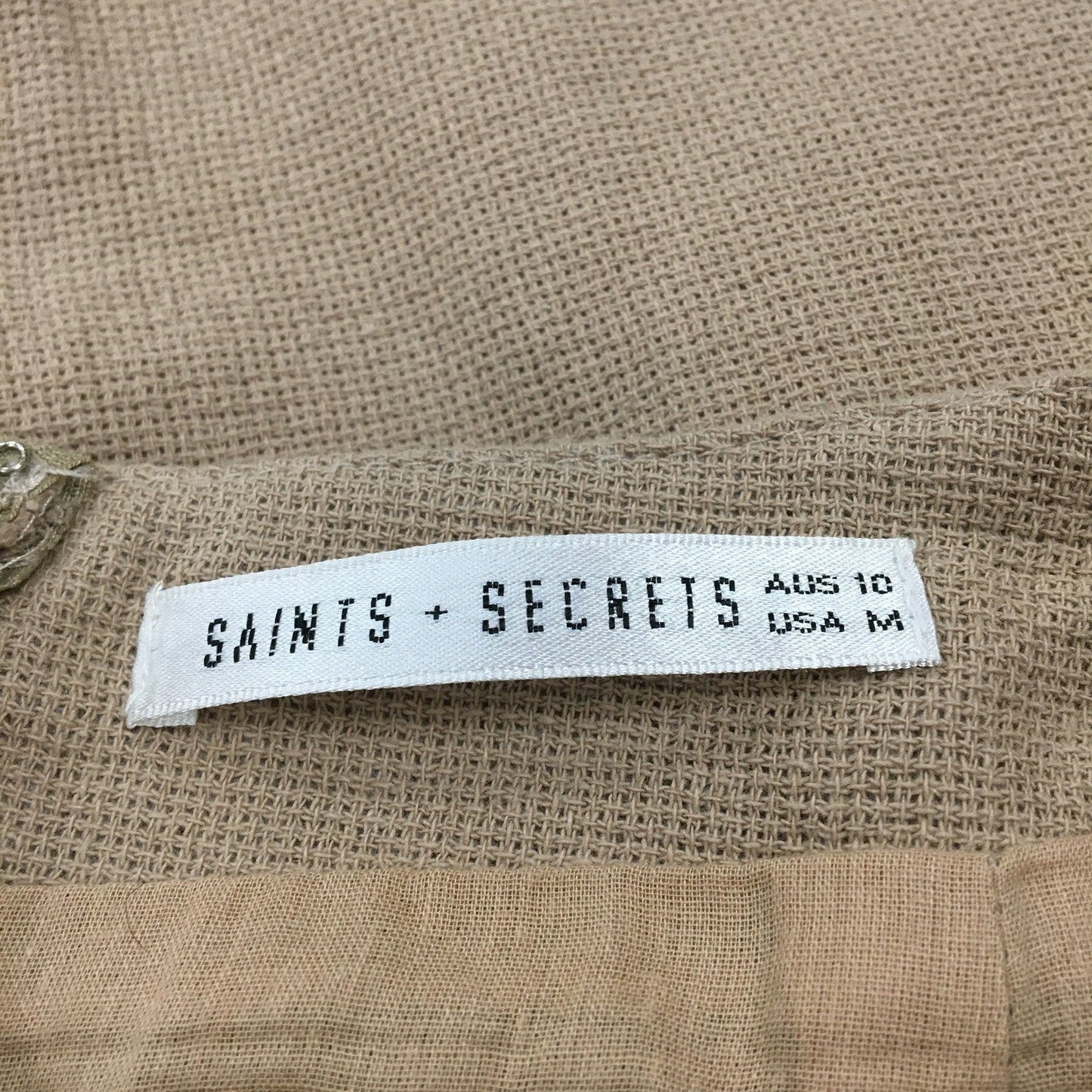 Saints + Secrets Ruffle Mini Skirt Flowy Comfortable Beige Women's Size 10 NEW
