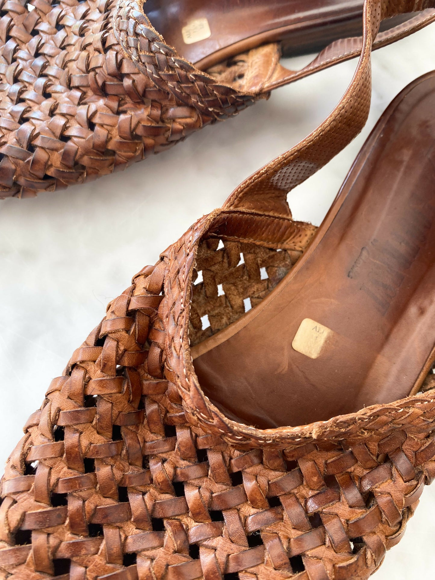 Footrest by Clarke's Size 9 Vintage Woven Leather Sandals