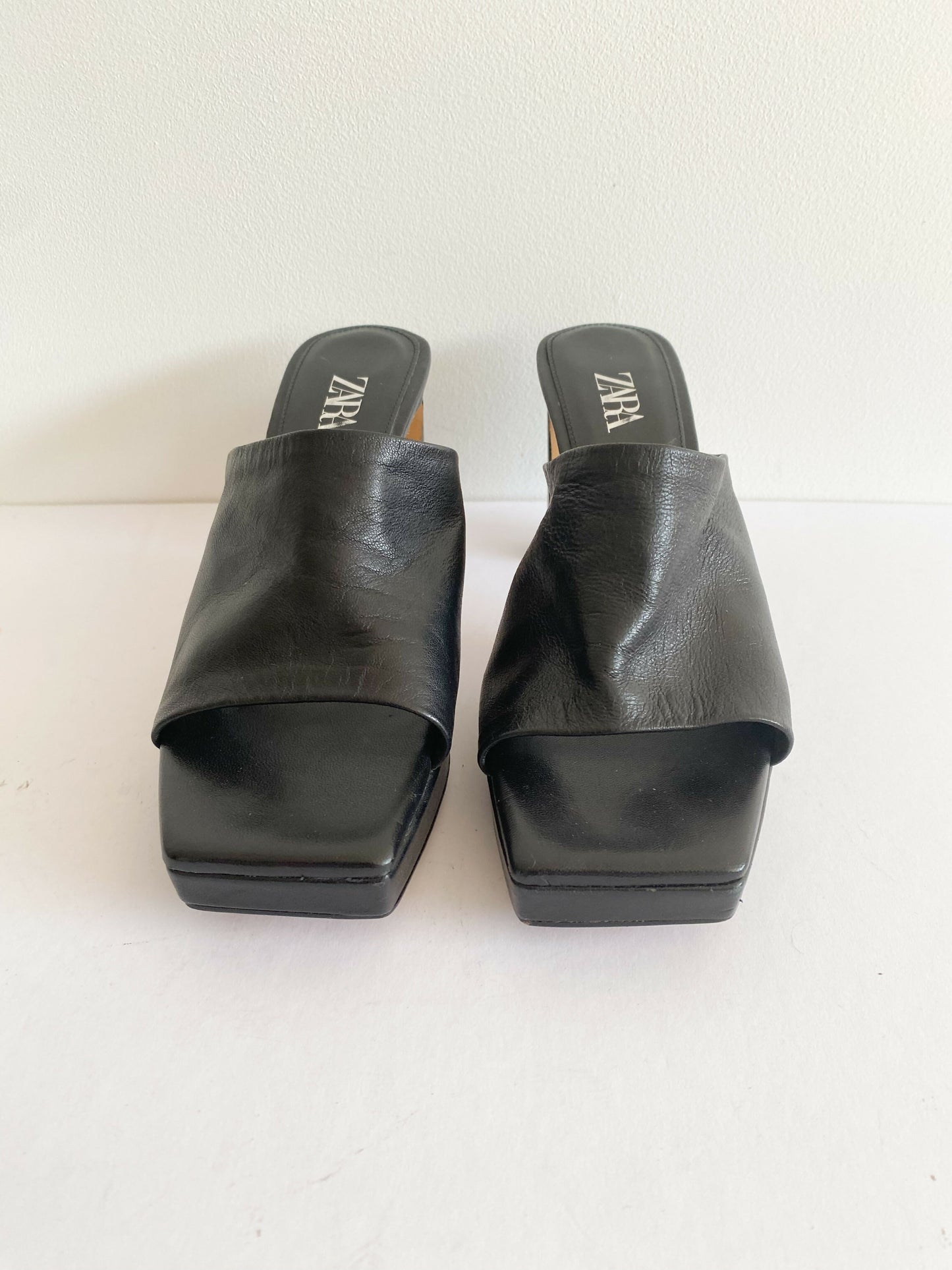 Zara Size 36 Black Leather Mules