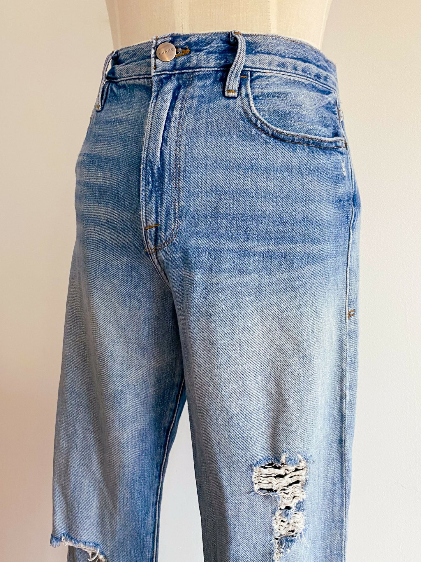 FRAME Le Hollywood Size 9 Distressed Straight-Leg Jeans