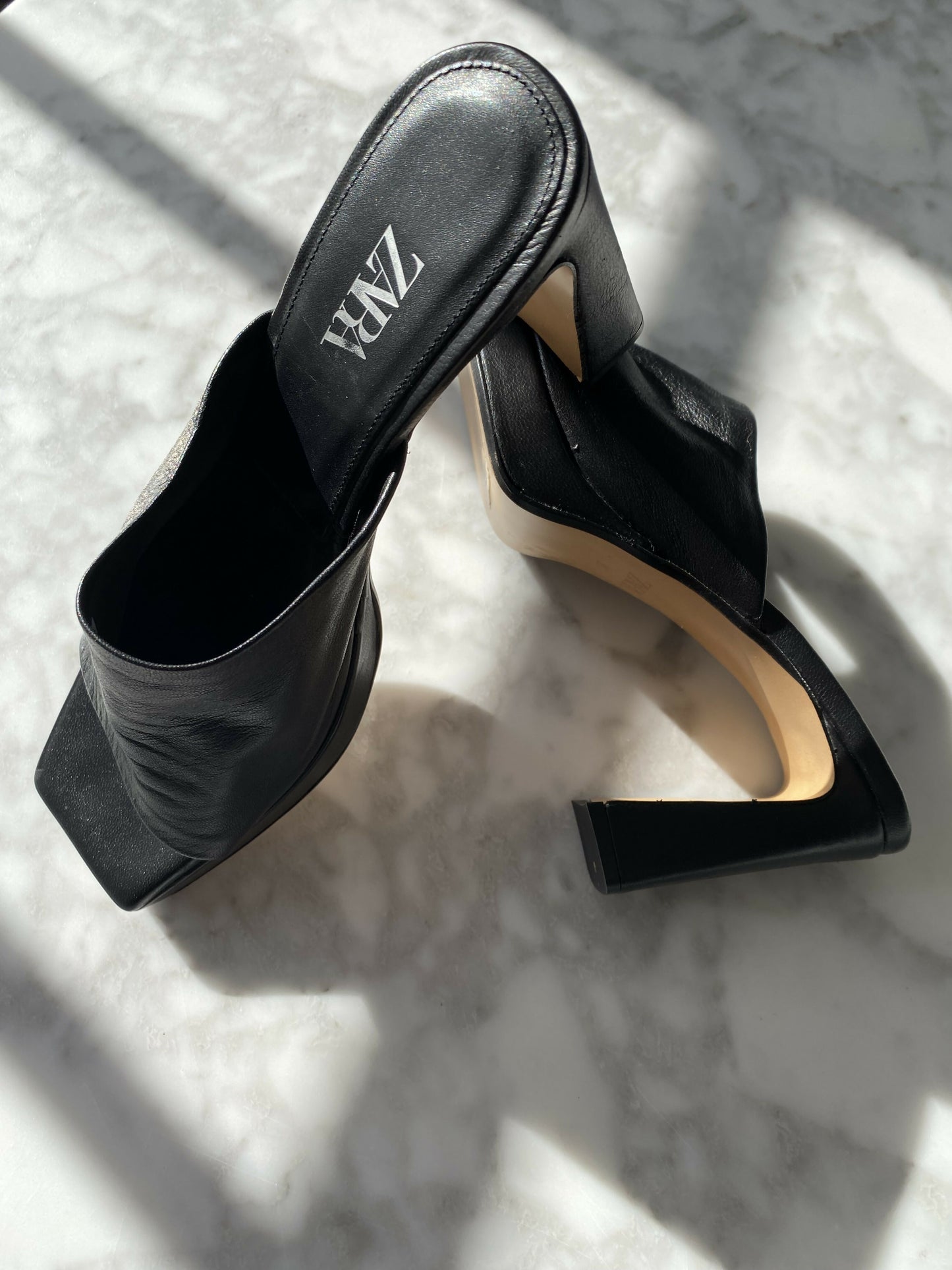 Zara Size 36 Black Leather Mules