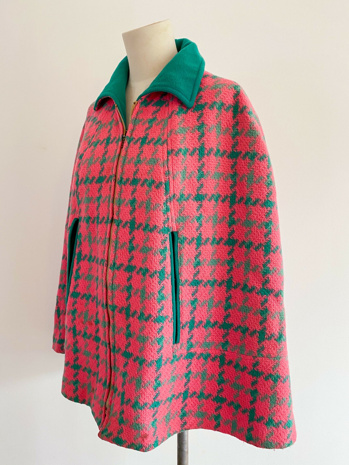 Jaynewear Size 14 Houndstooth Poncho