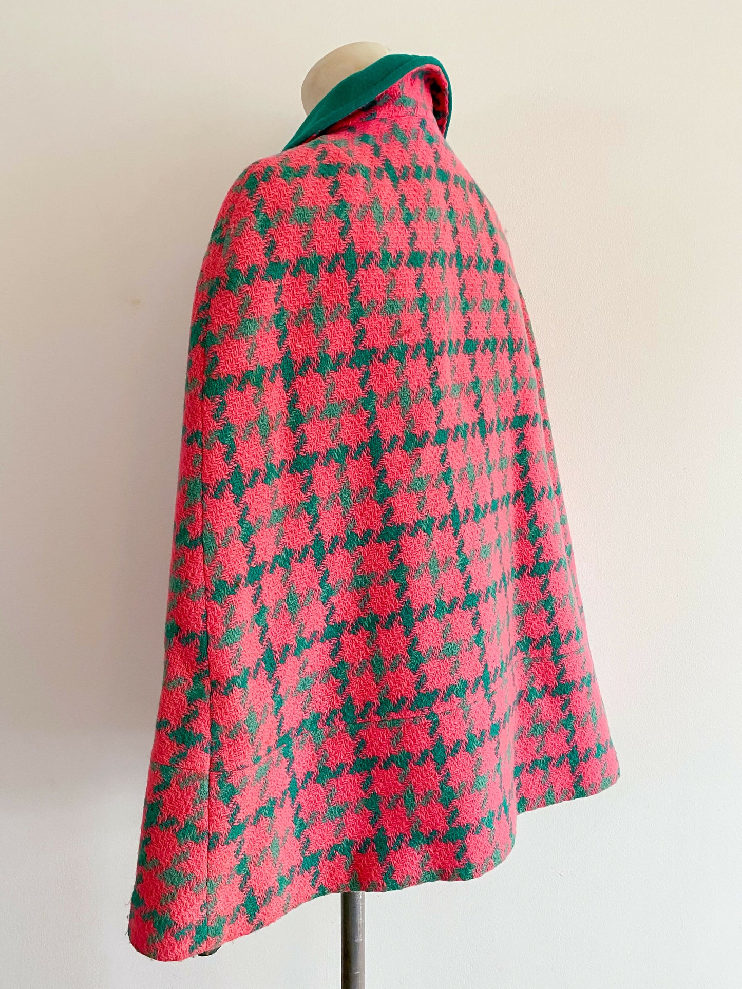 Jaynewear Size 14 Houndstooth Poncho