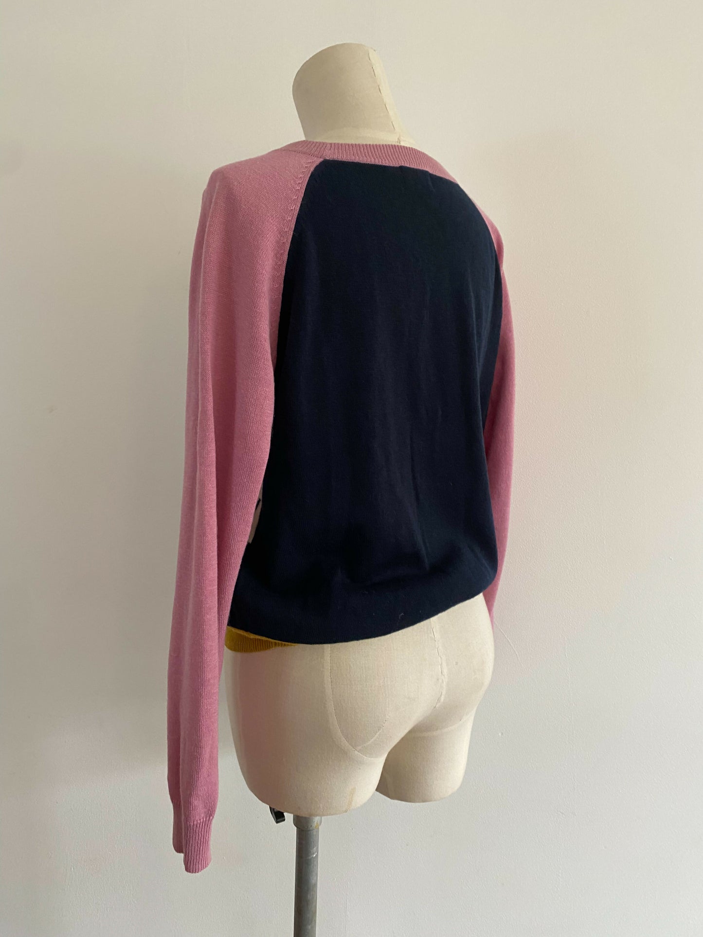 Women's Gorman Size 8 Oatmeal and Navy Sweater