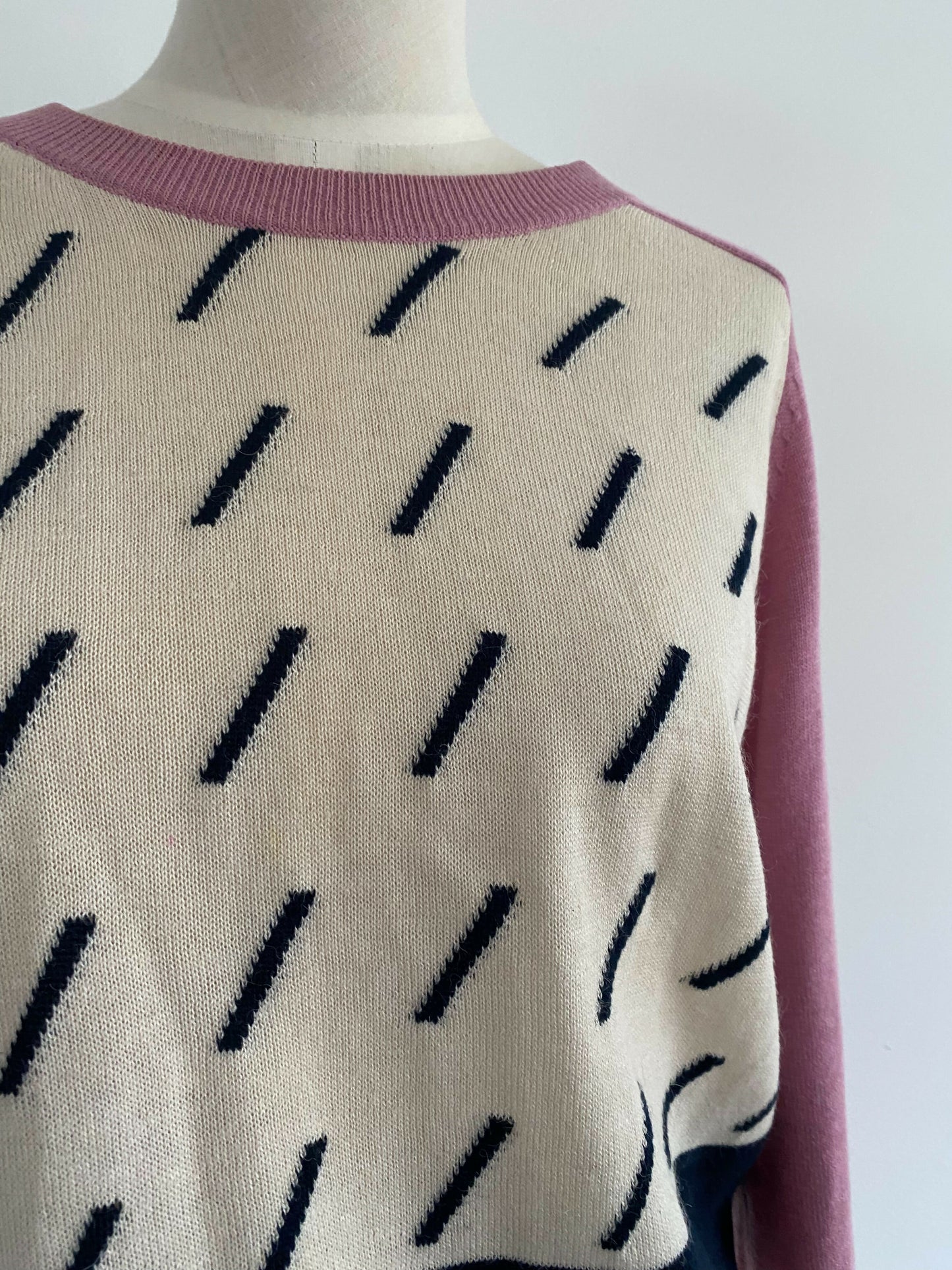 Women's Gorman Size 8 Oatmeal and Navy Sweater
