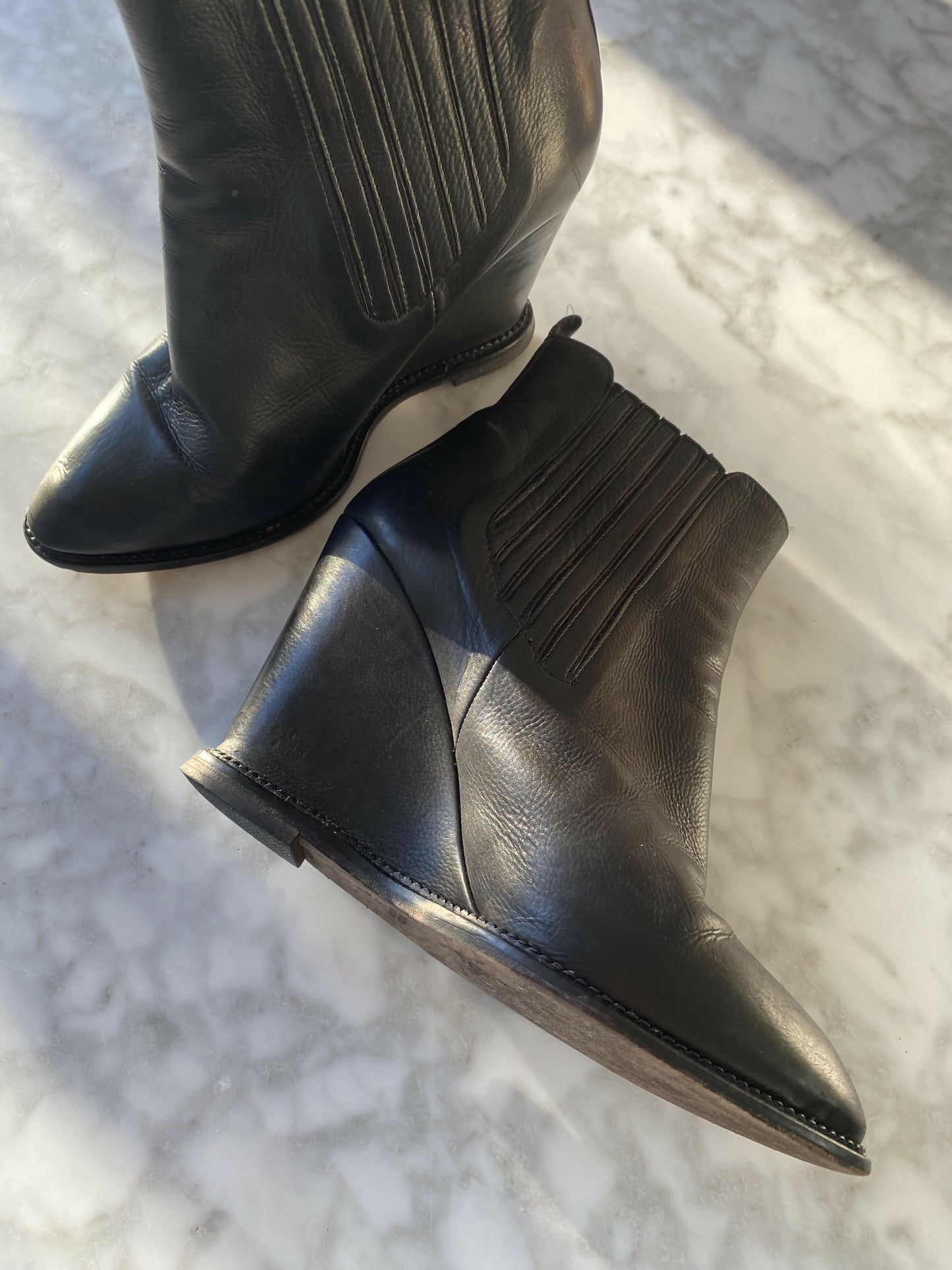 Vero Cuoio Size 39 Black Leather Wedge Ankle Boots