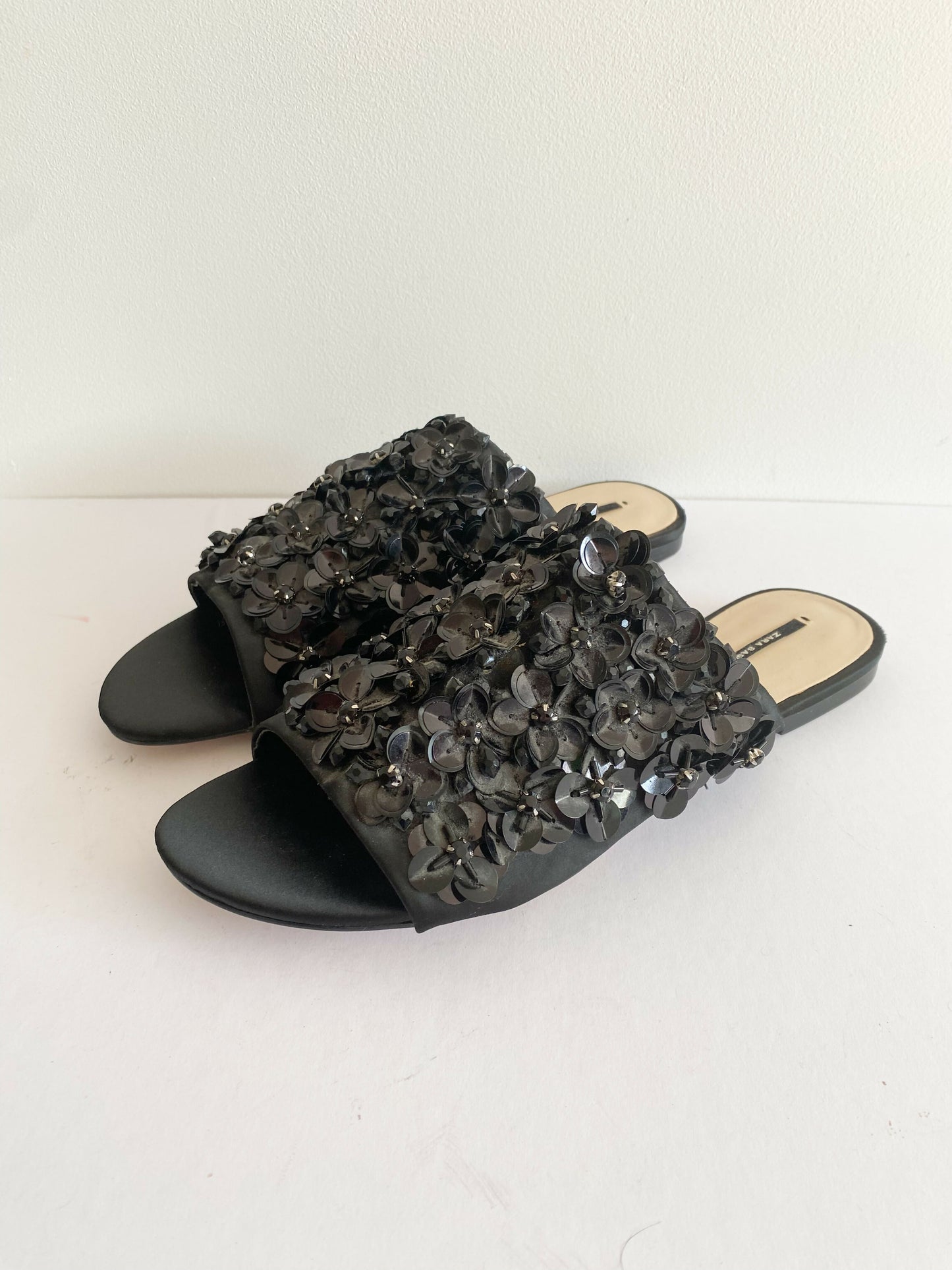 Zara Size 40 Beaded Black Sandals