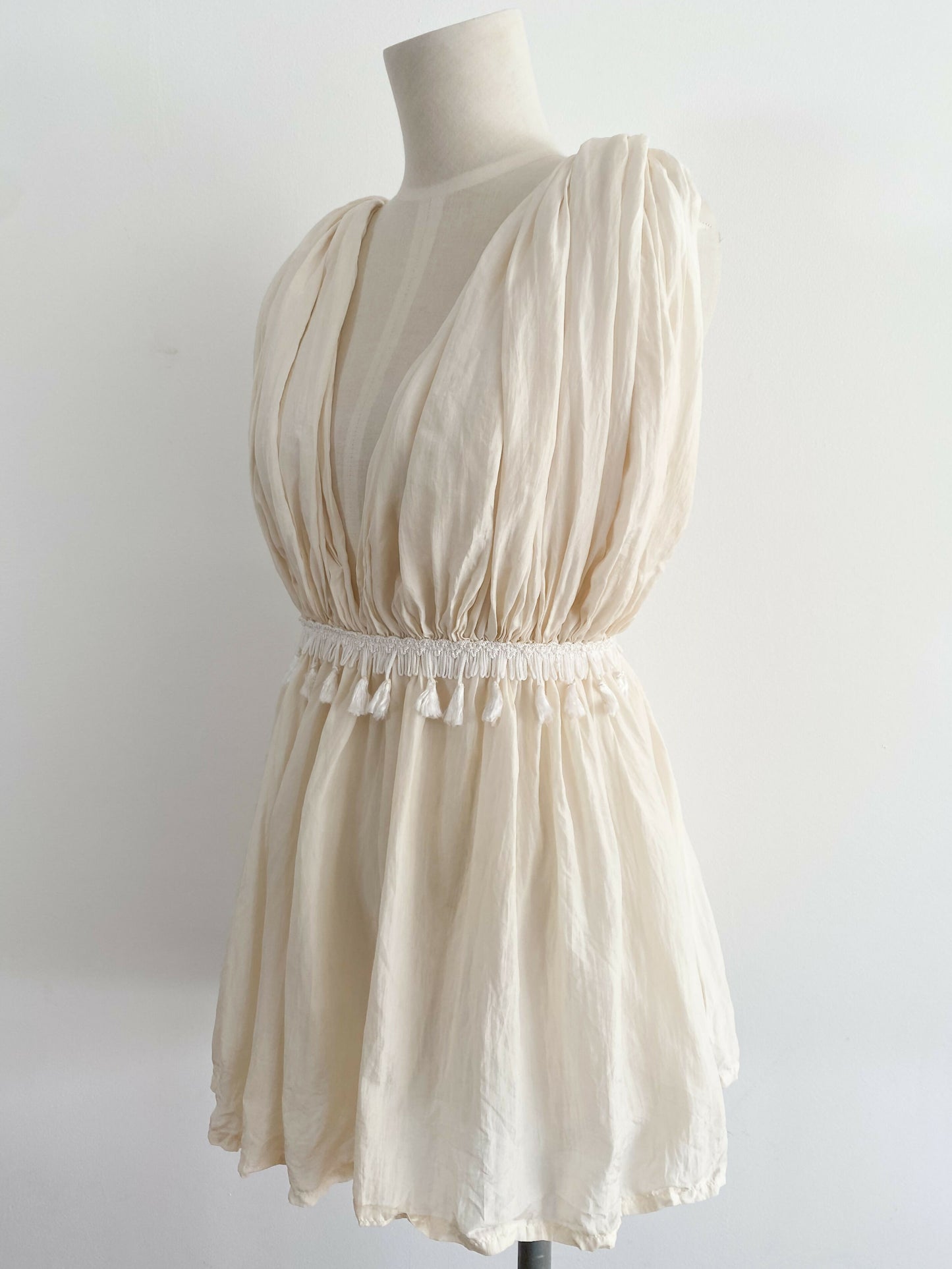 Size Medium Tassel-Trimmed Cream Top