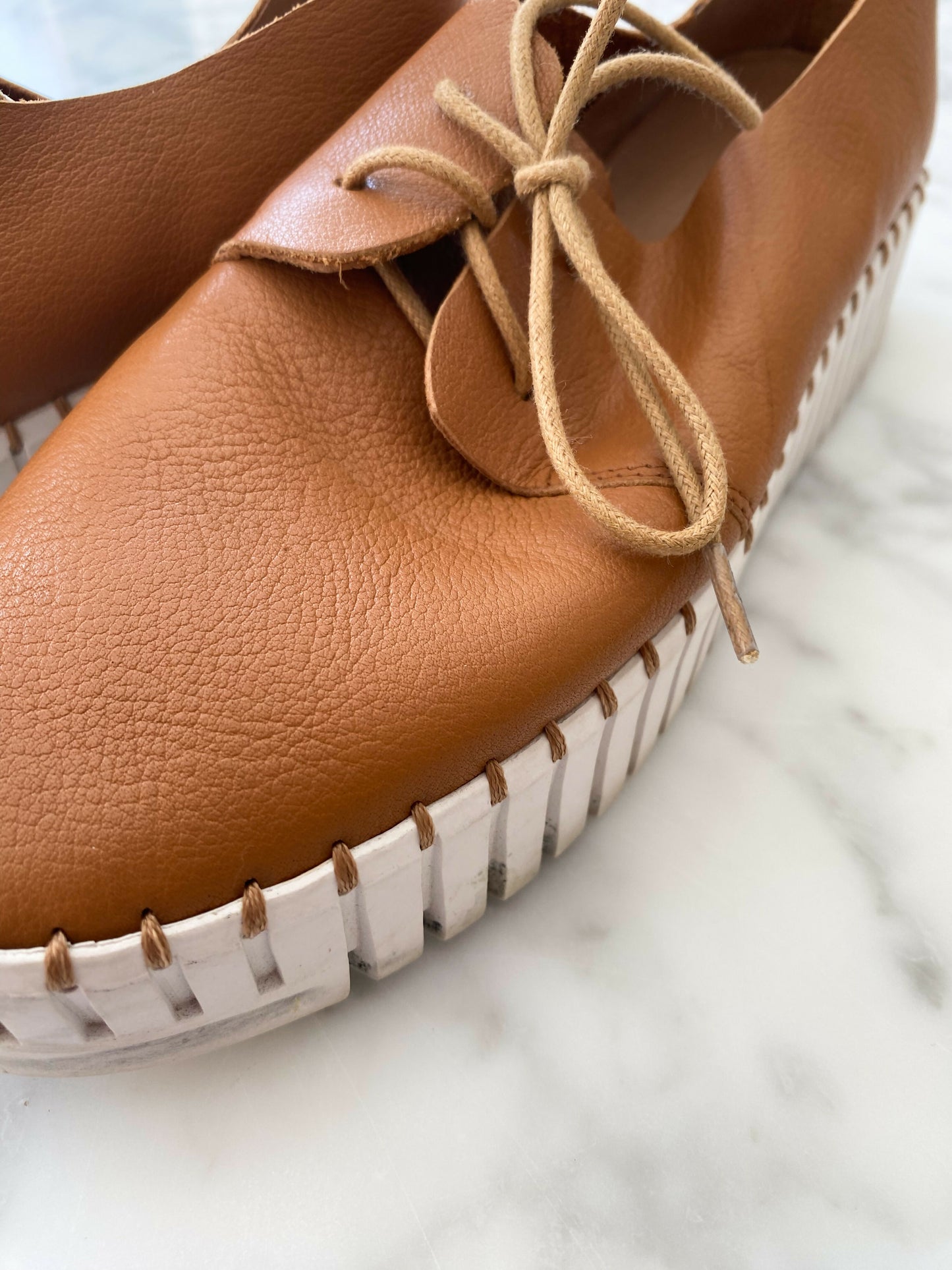 Midas Size 39 Caramel Leather Plimsoles