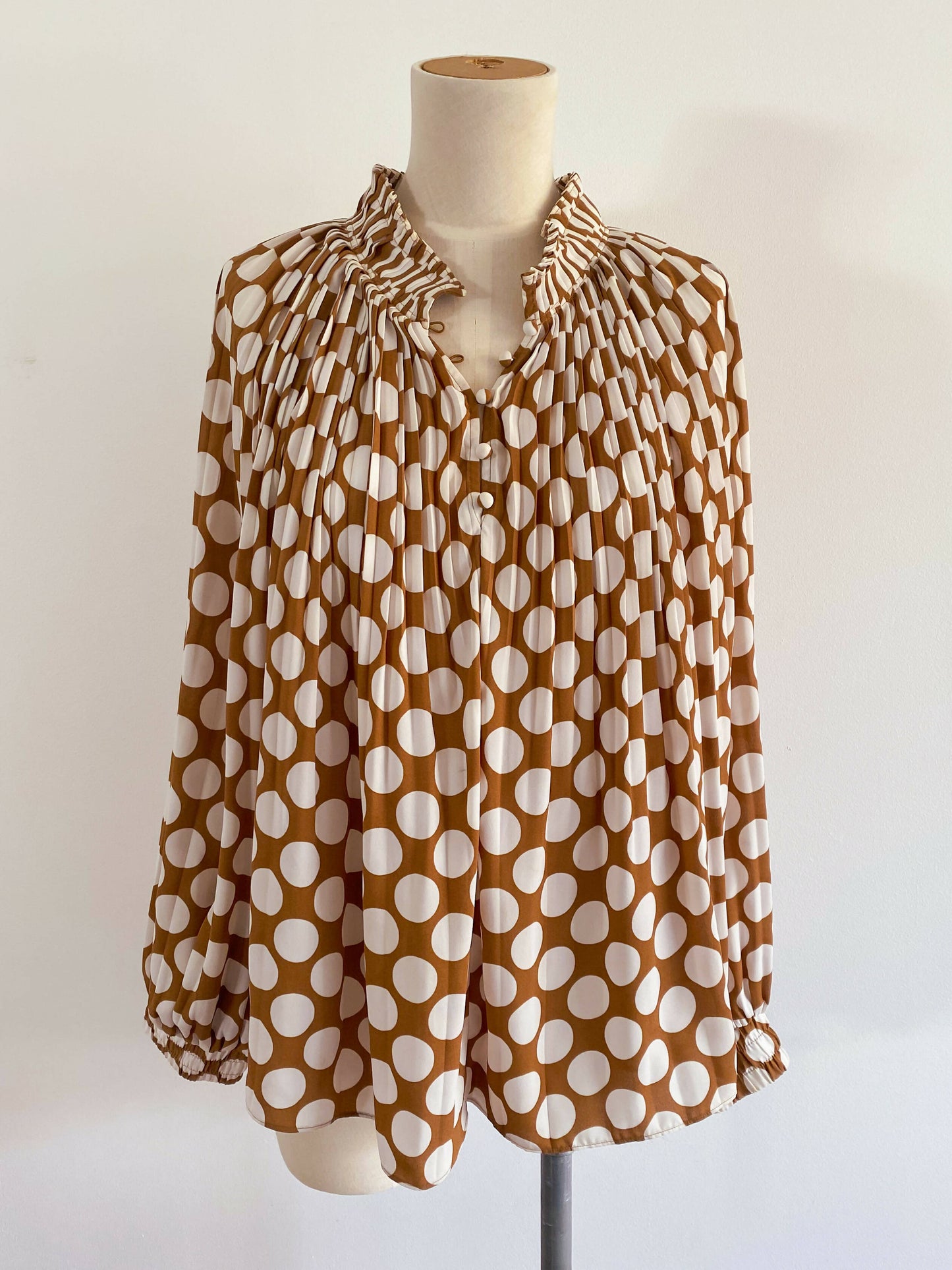 Country Road Size 12 Spotted Pleated Blouse