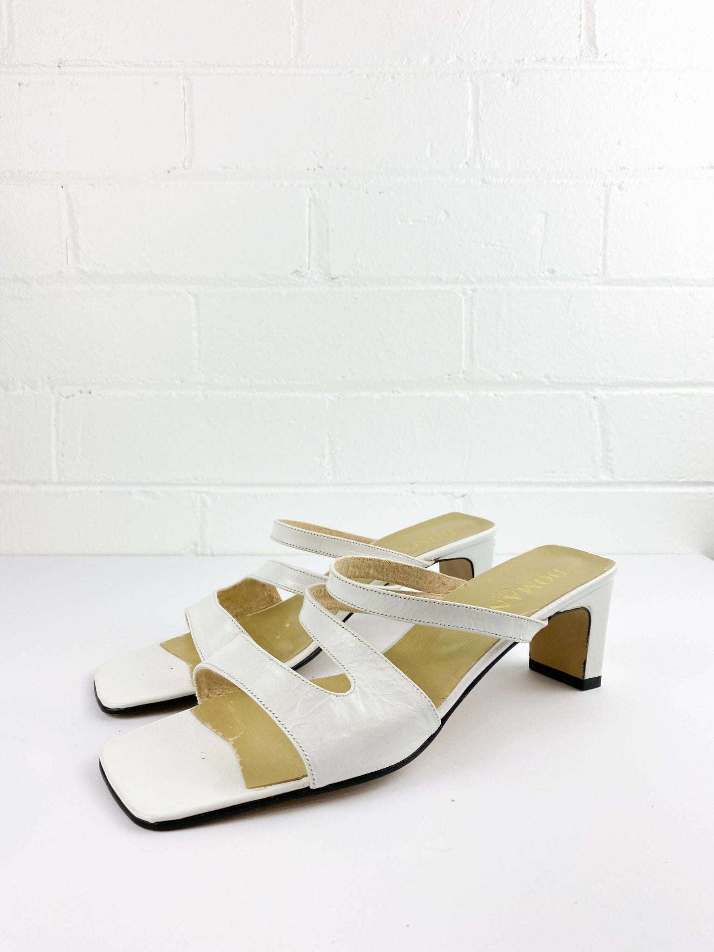 Domani Size 9.5B White Leather Sandals