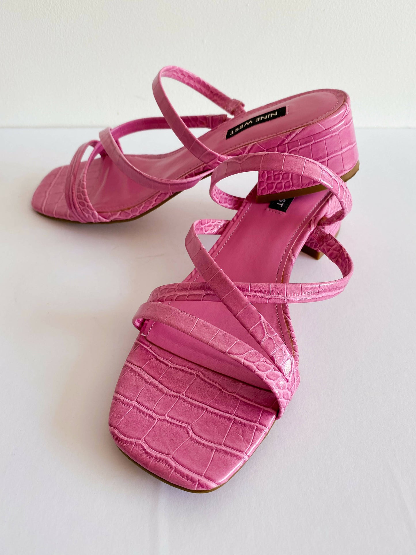 Nine West Size 8.5 Pink Faux Croc-Effect Leather Sandals