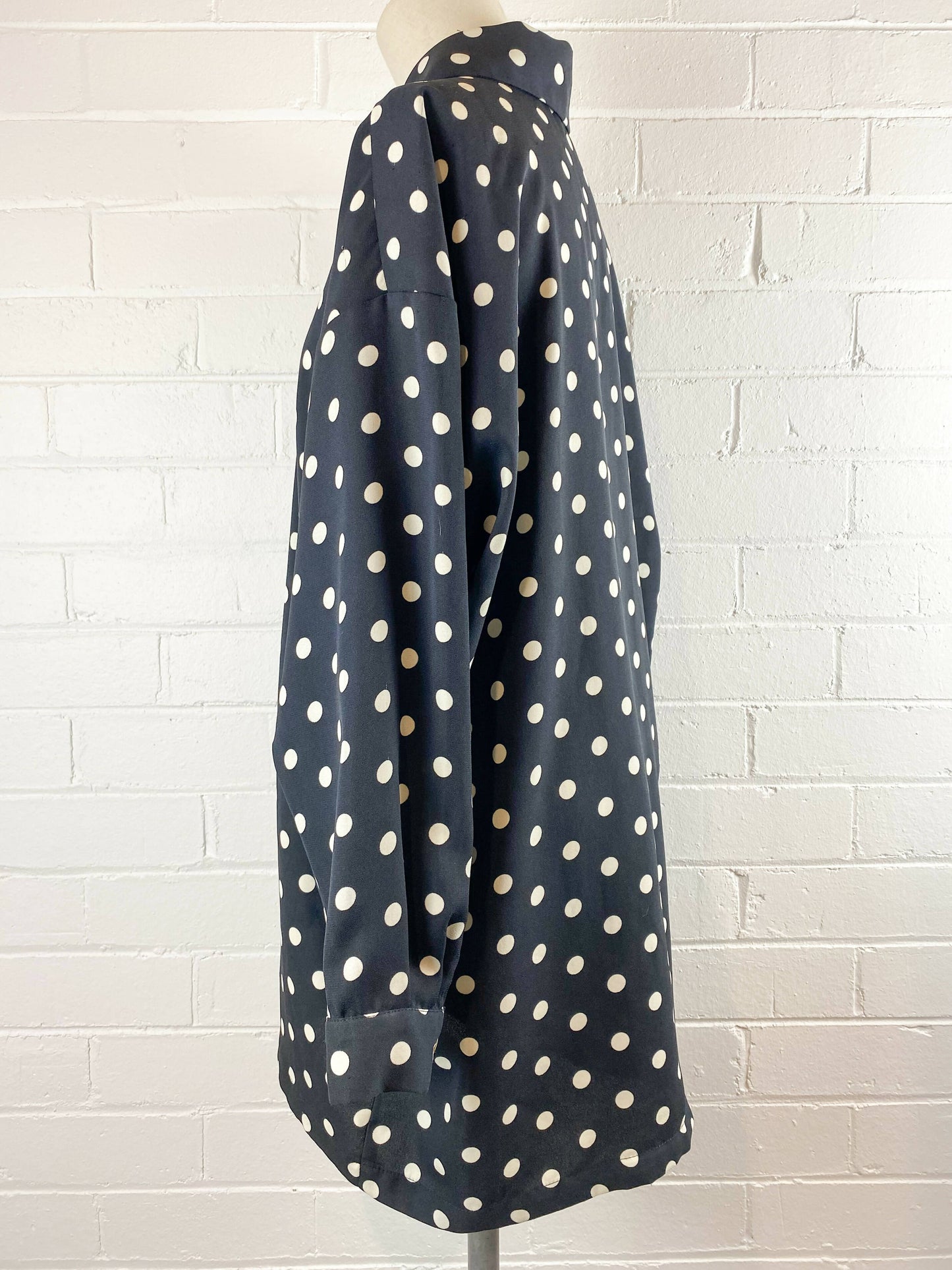 Von Troska Size XL Polka-Dot Shirt