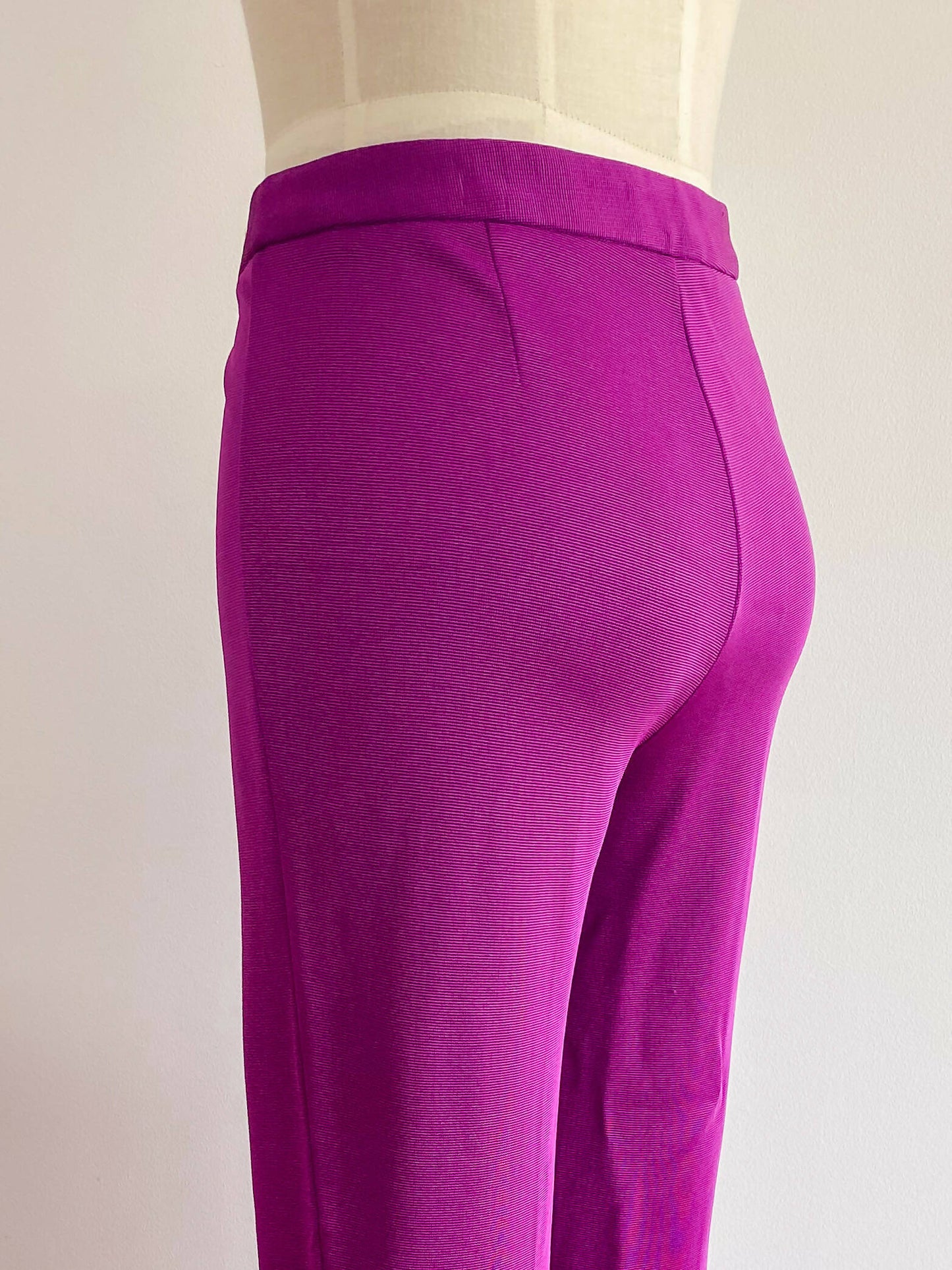 Moschino Size 44 Purple Knit Pants