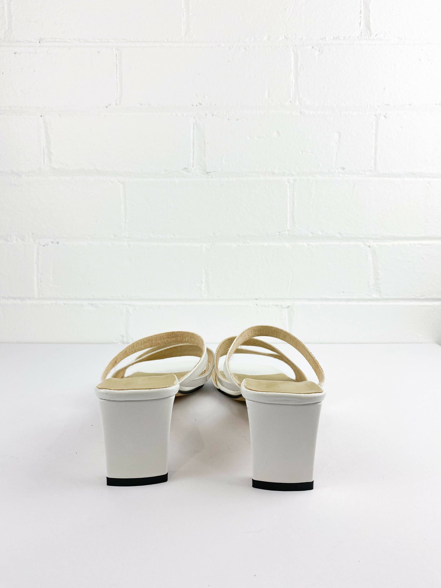 Domani Size 9.5B White Leather Sandals