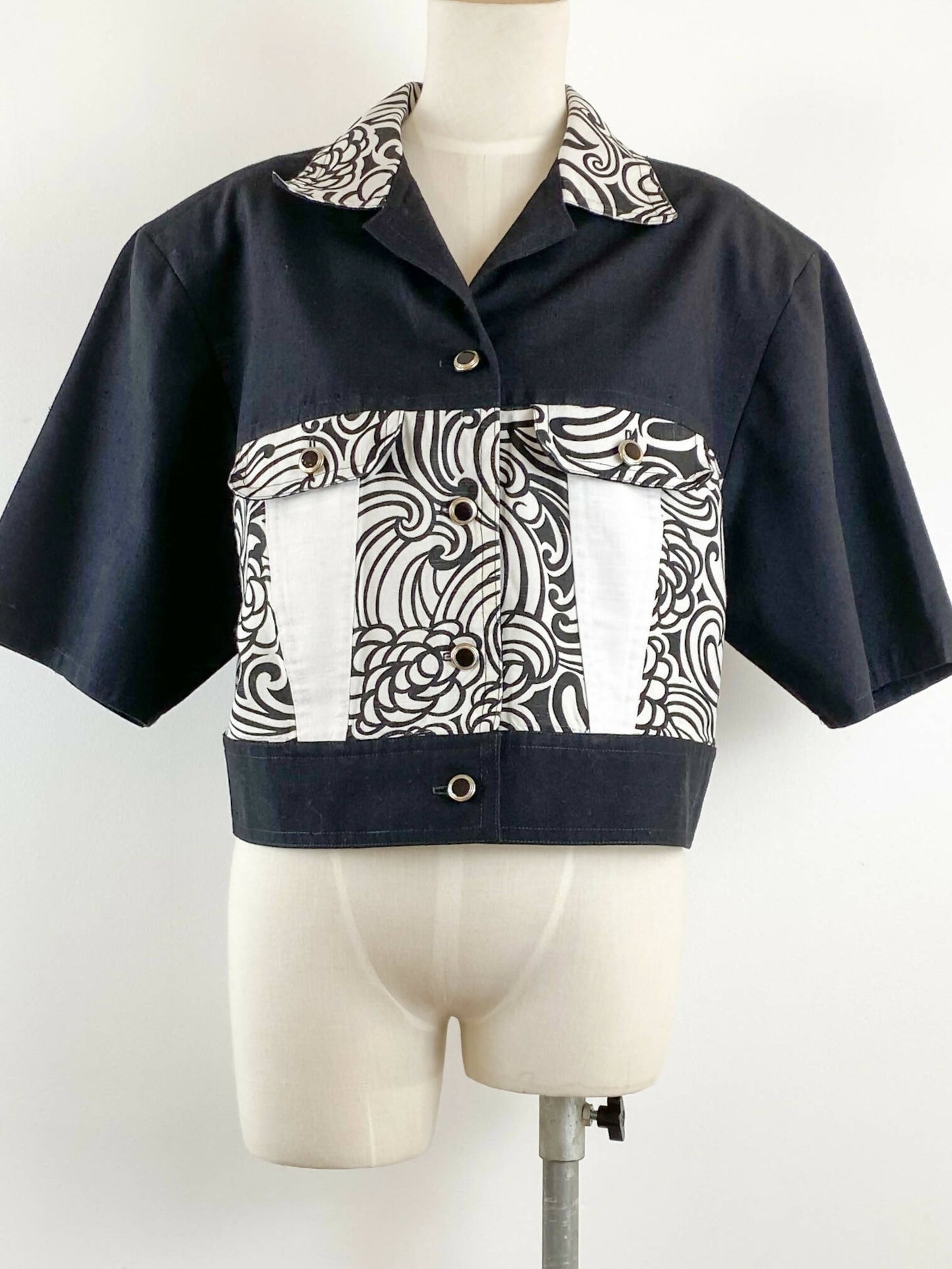 Size 10 Cropped Printed Shirt