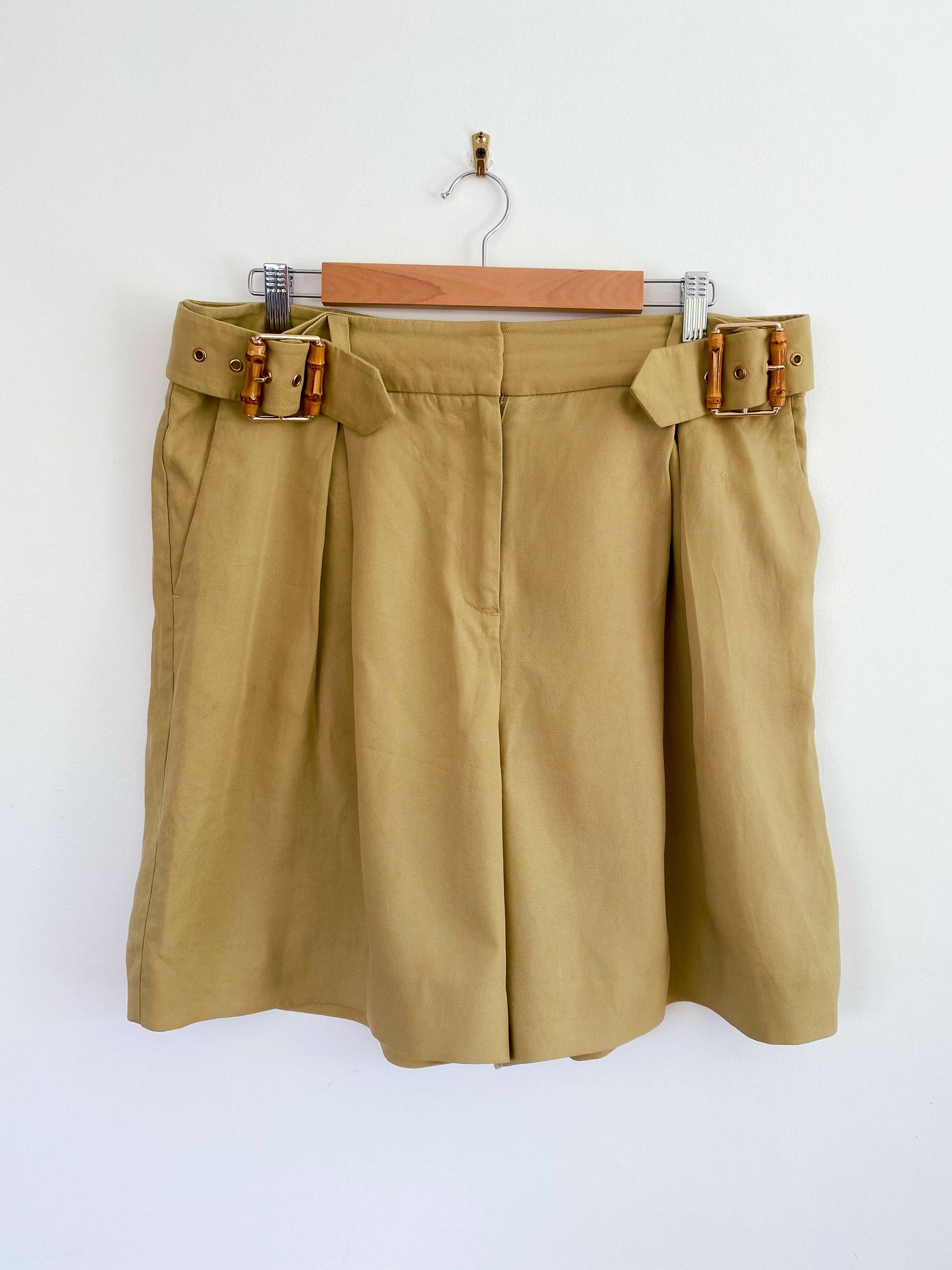 Witchery Size 14 Embellished Green Shorts