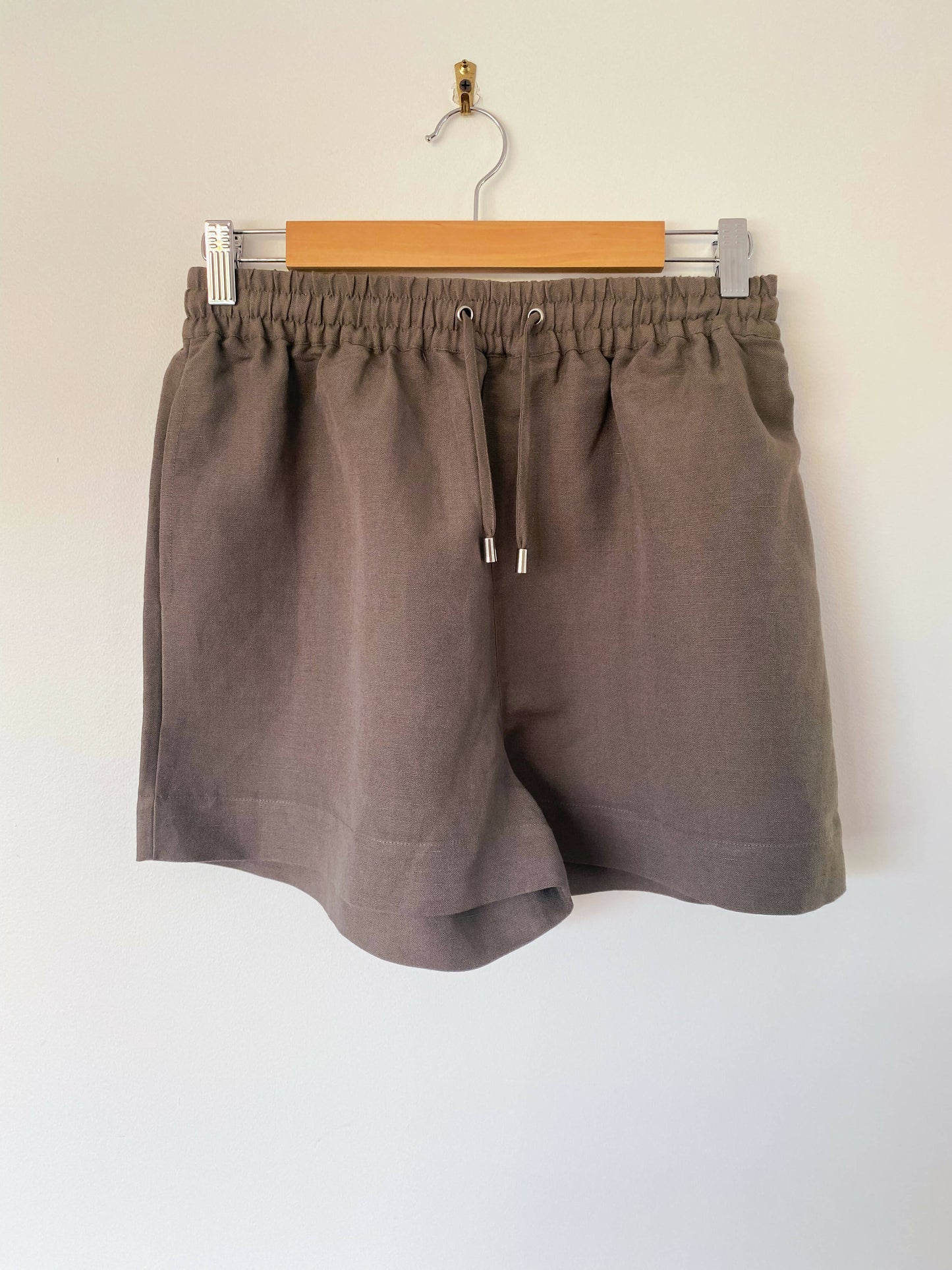 Decjuba Size Small Khaki Shorts