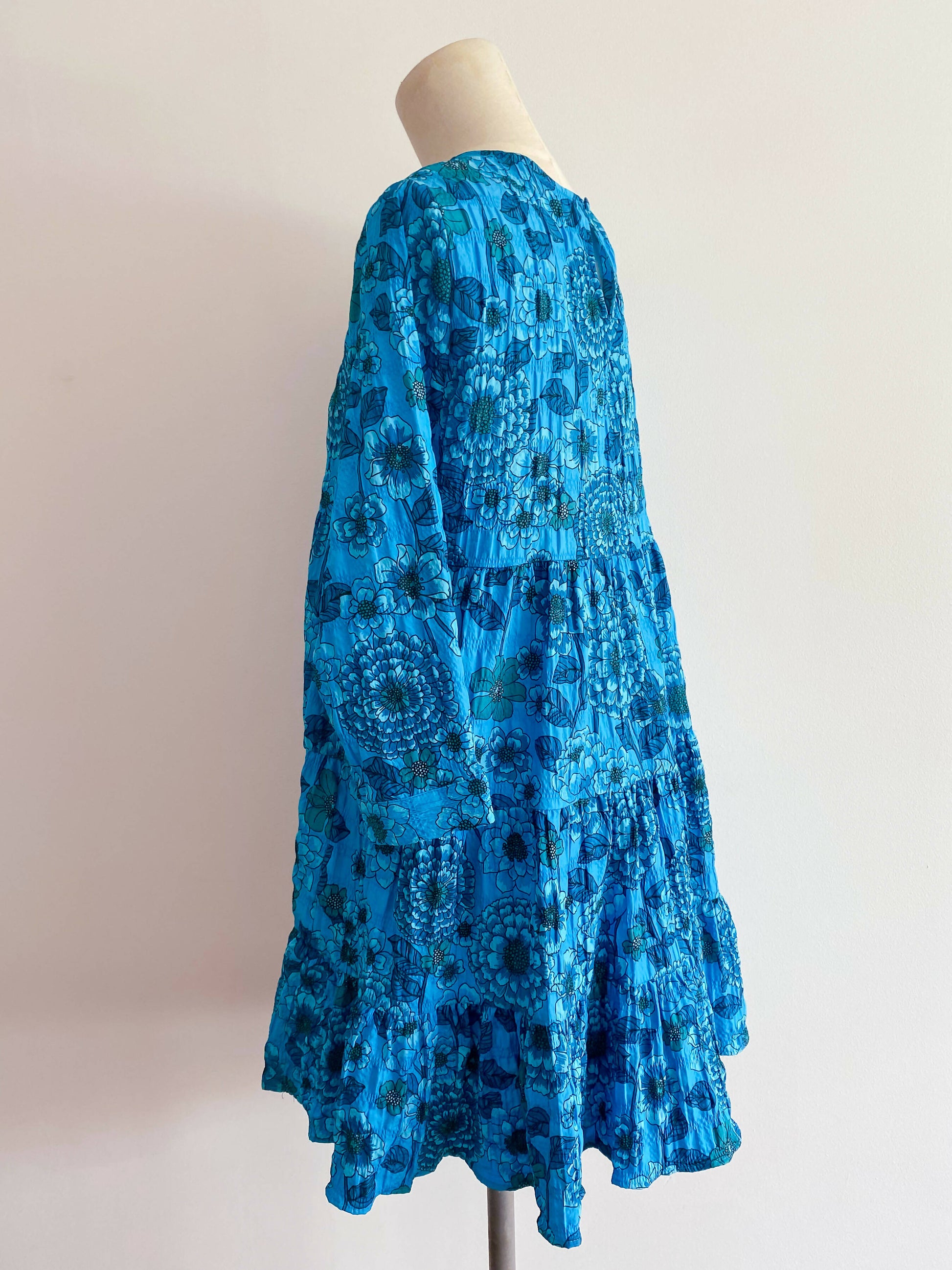 zara blue floral dress NWT Cotton Blend Openwork Embroidered Mini 3311/665 XS S M L XL It features a collared neckline Zara New In , Omg