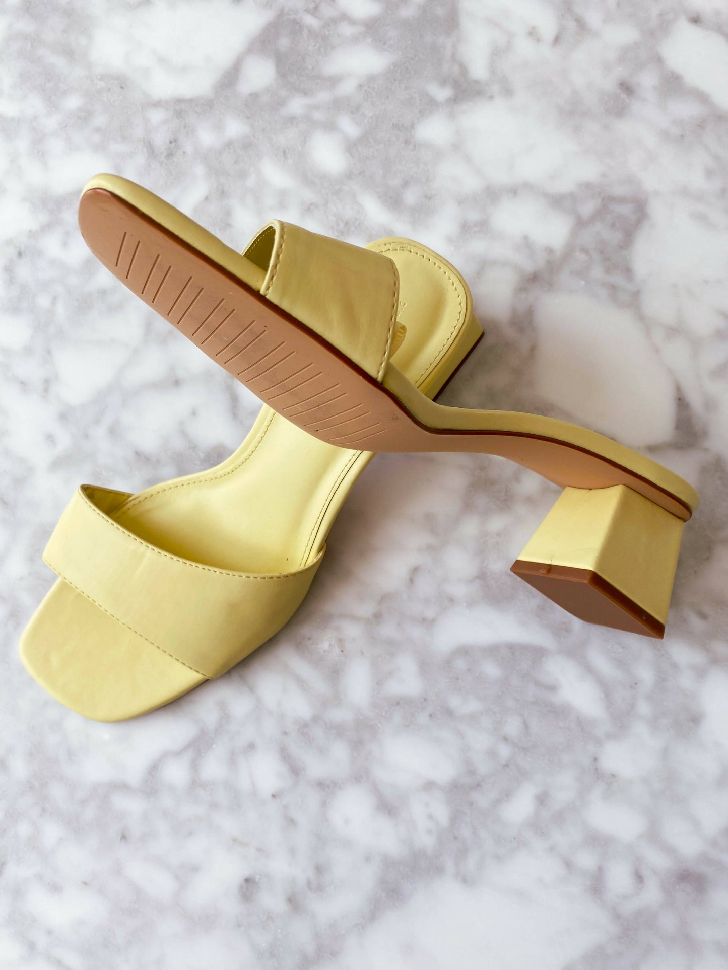 Pull&Bear Collection Size 37 Pale-Yellow Mules