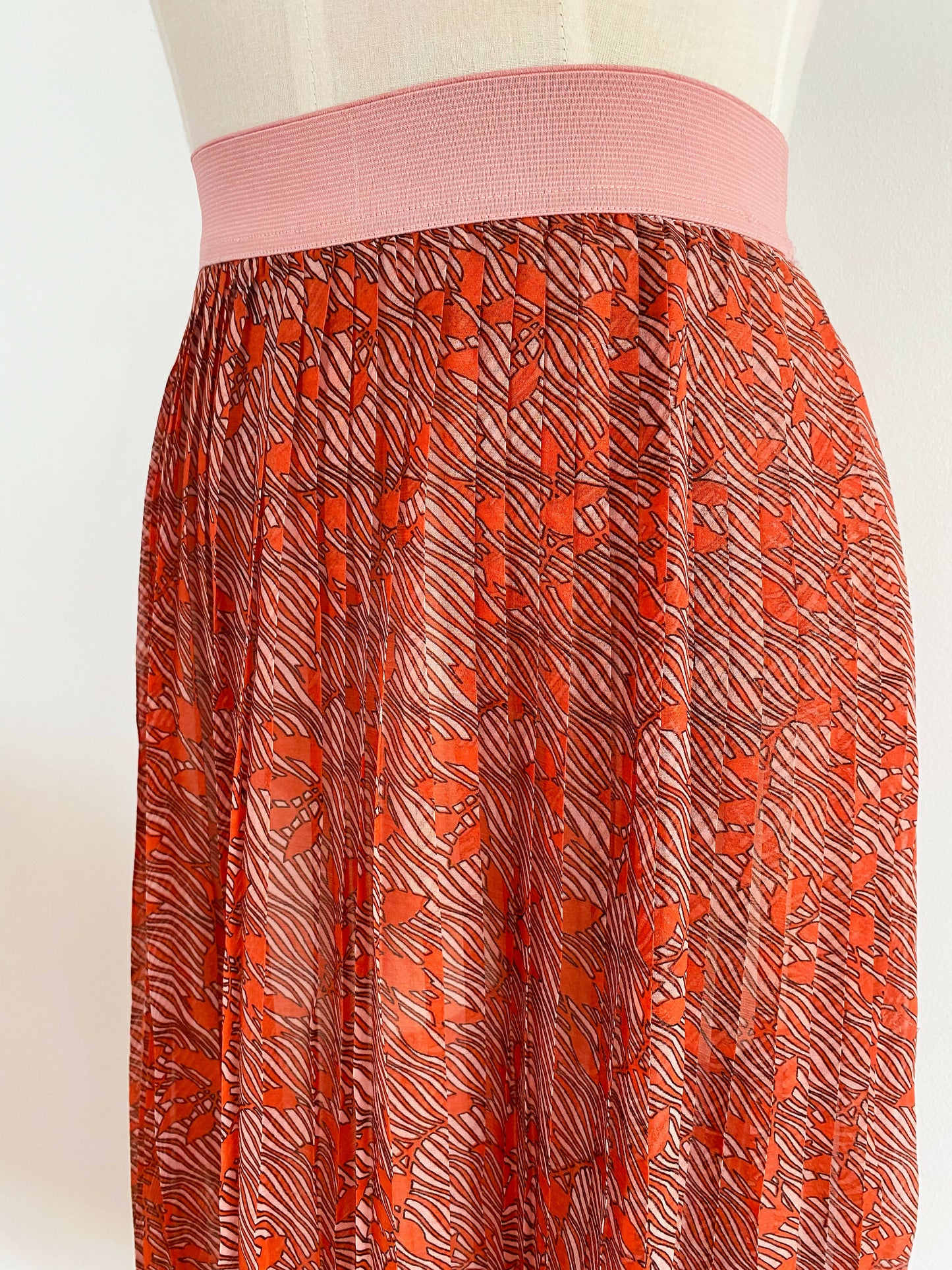 Y.A.S Size 8 Pleated Printed Midi Skirt