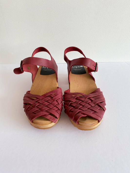 funkis Size 38 Burgundy Leather Clogs