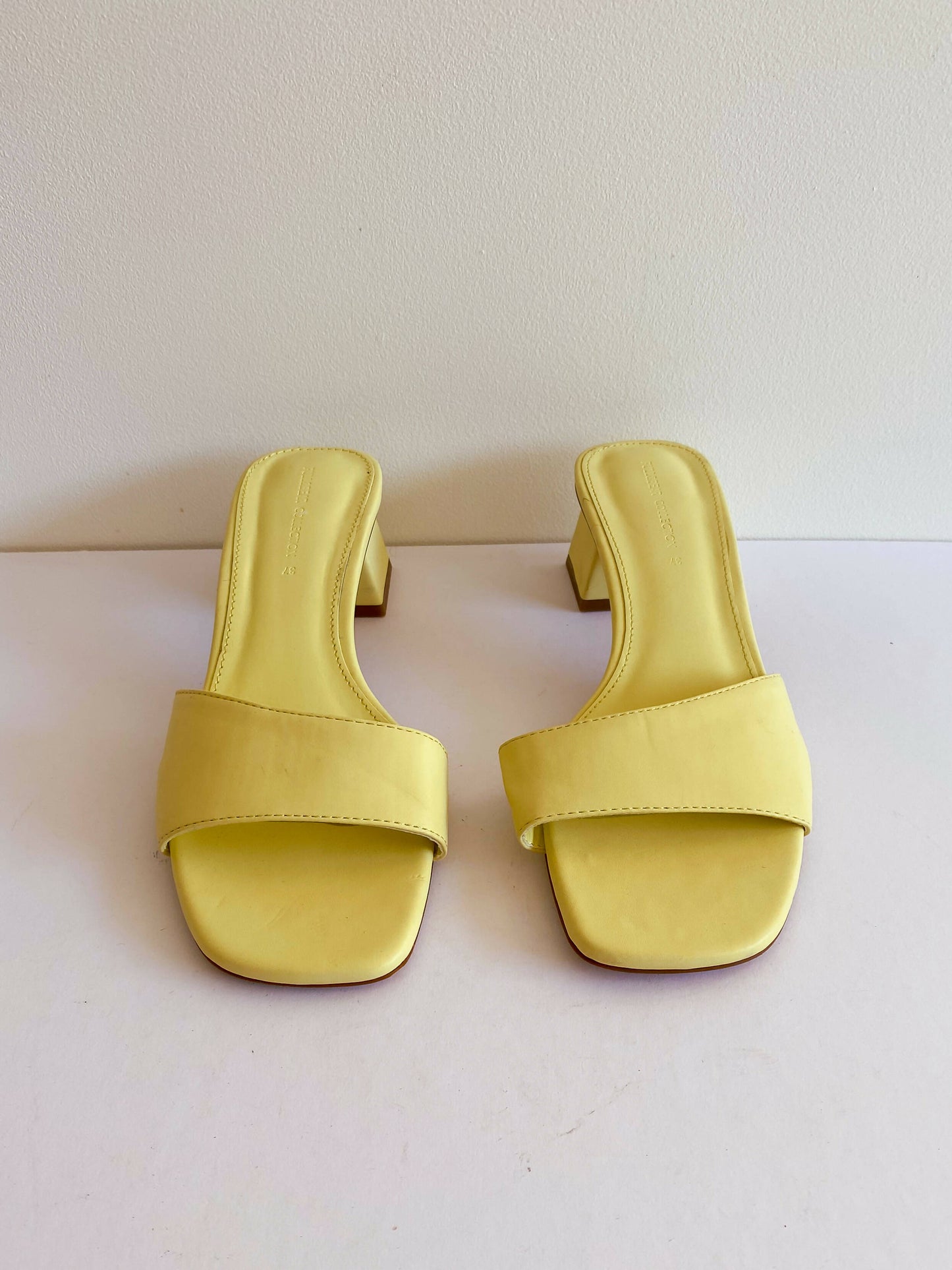 Pull&Bear Collection Size 37 Pale-Yellow Mules