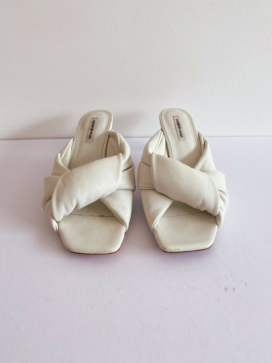 Country Road Size 38 Knotted Off-White Leather Sandals